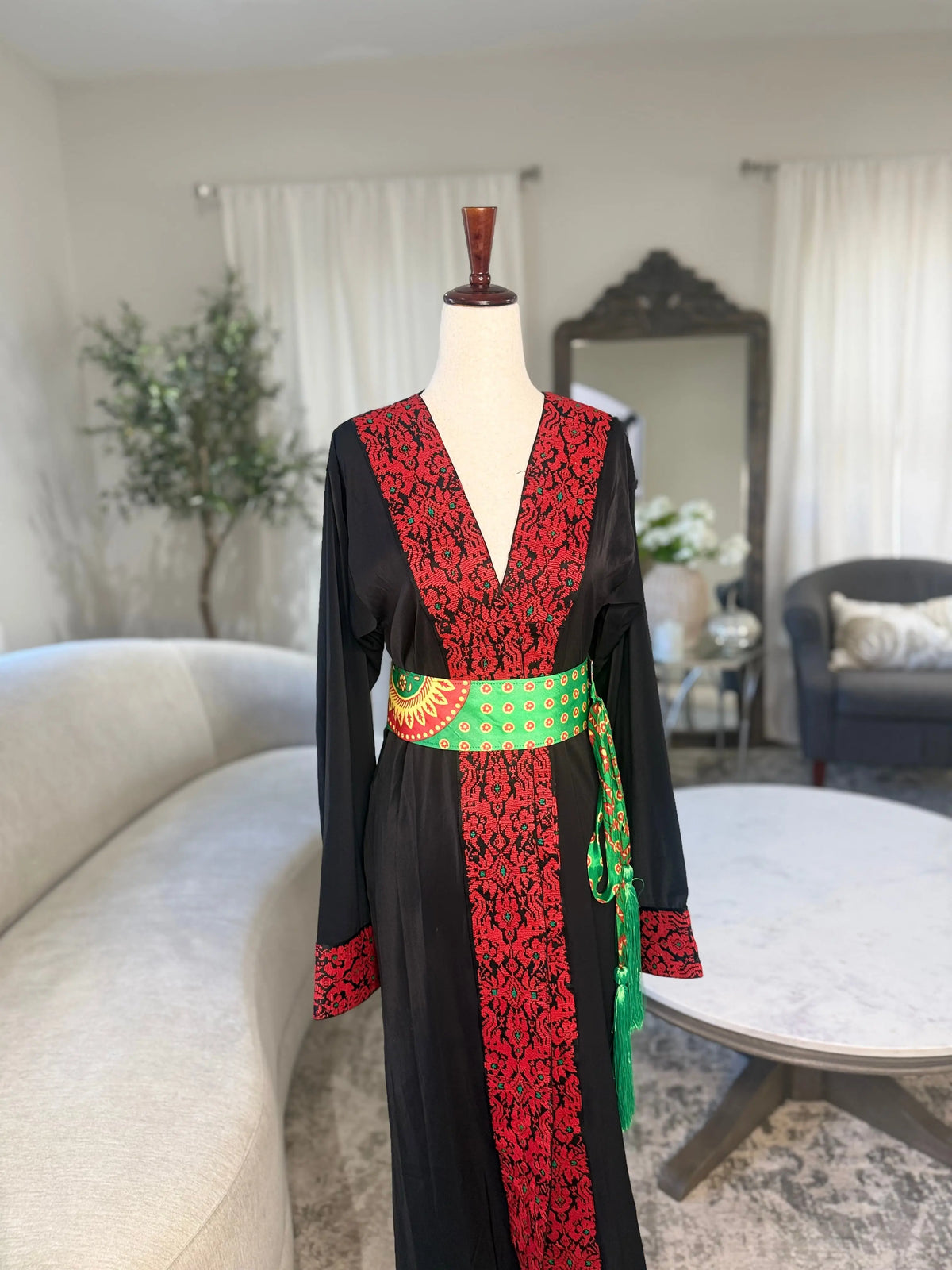 ZunnarSitty Black and Red Abaya Zunnar Sitty
