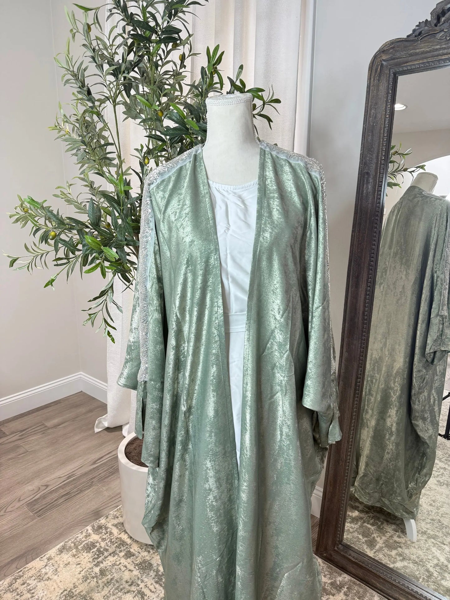 Butterfly Abayas - Zunnar Sitty