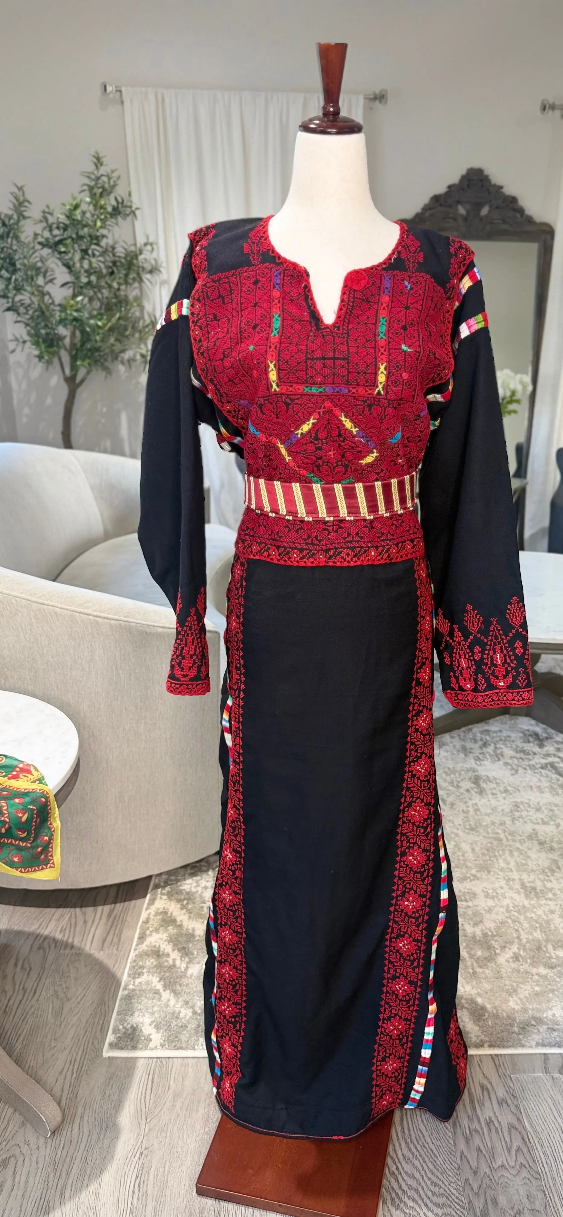 Black and Red Thoub Zunnar Sitty