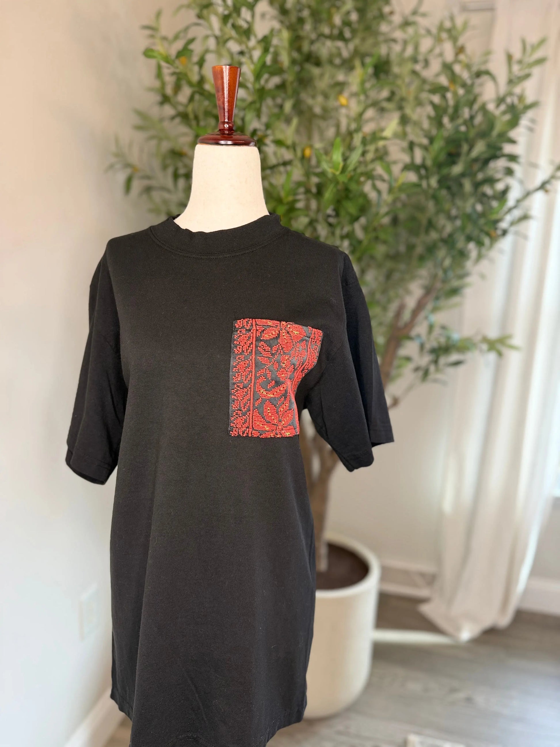 Tatreez Pocket Tee Zunnar Sitty