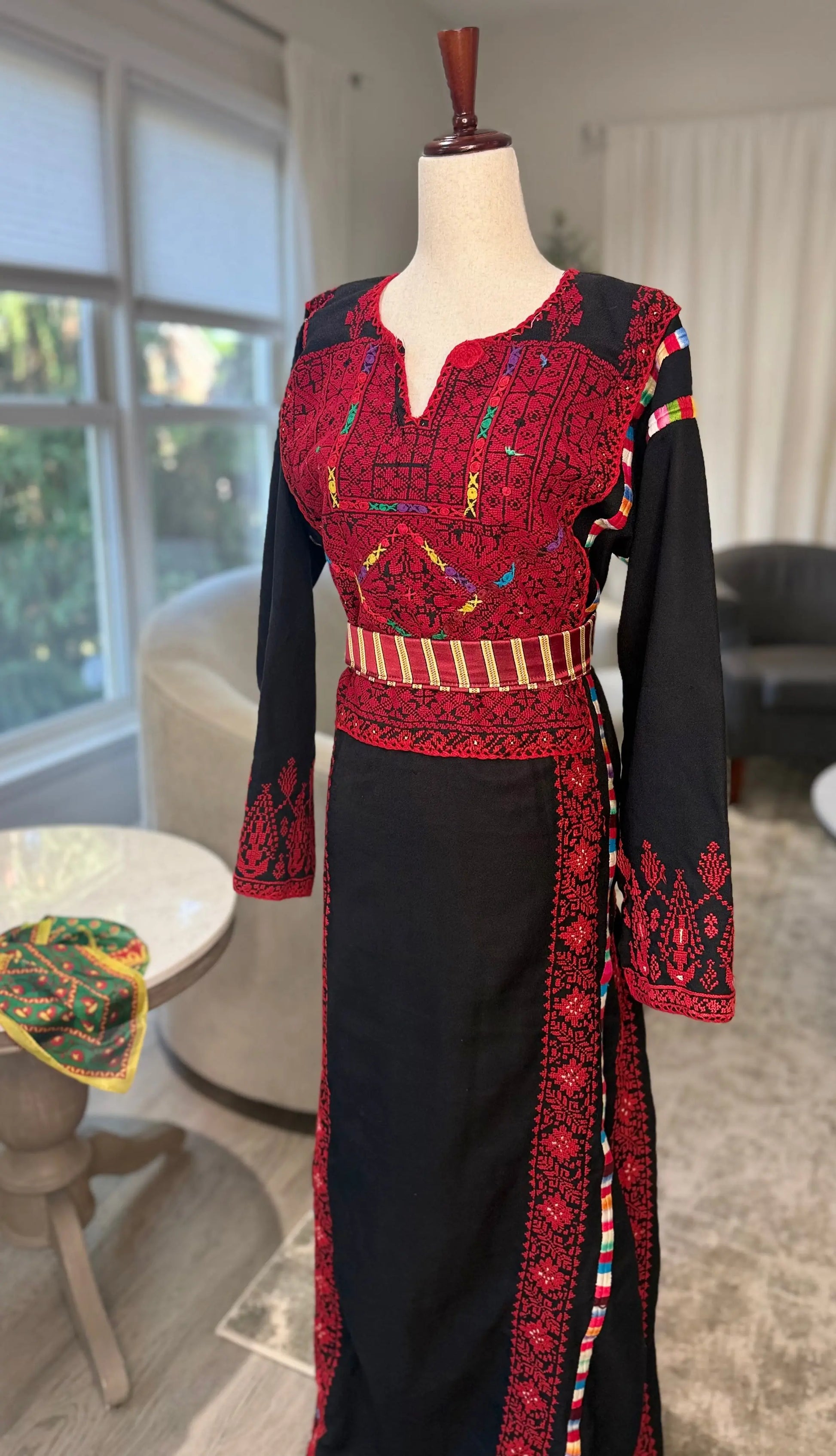 Black and Red Thoub Zunnar Sitty
