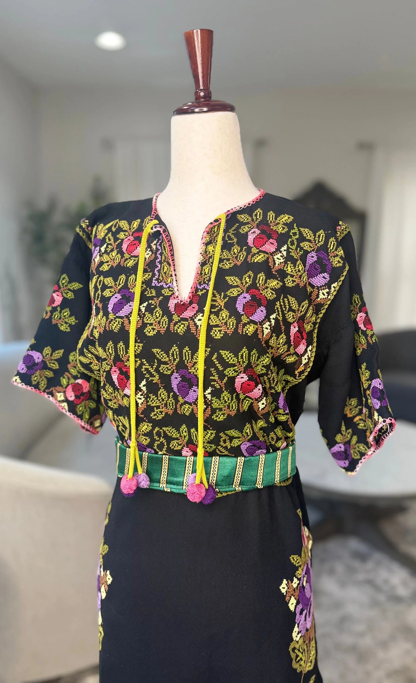 Black Floral Short Sleeve. Thoub Zunnar Sitty