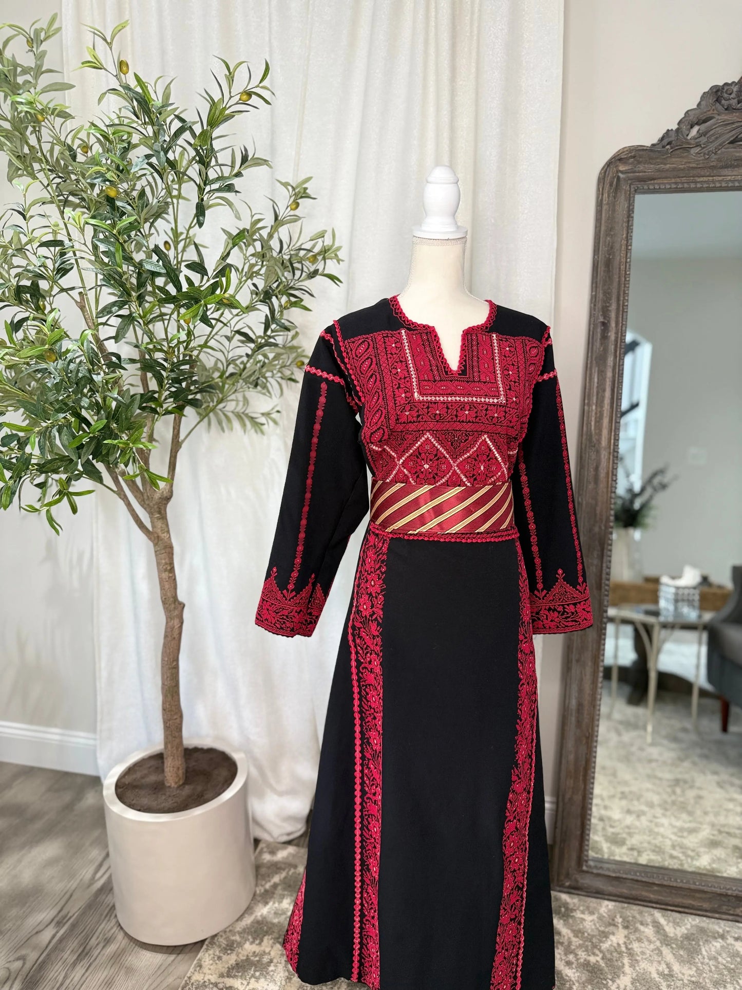 Red and Black Thoub Zunnar Sitty