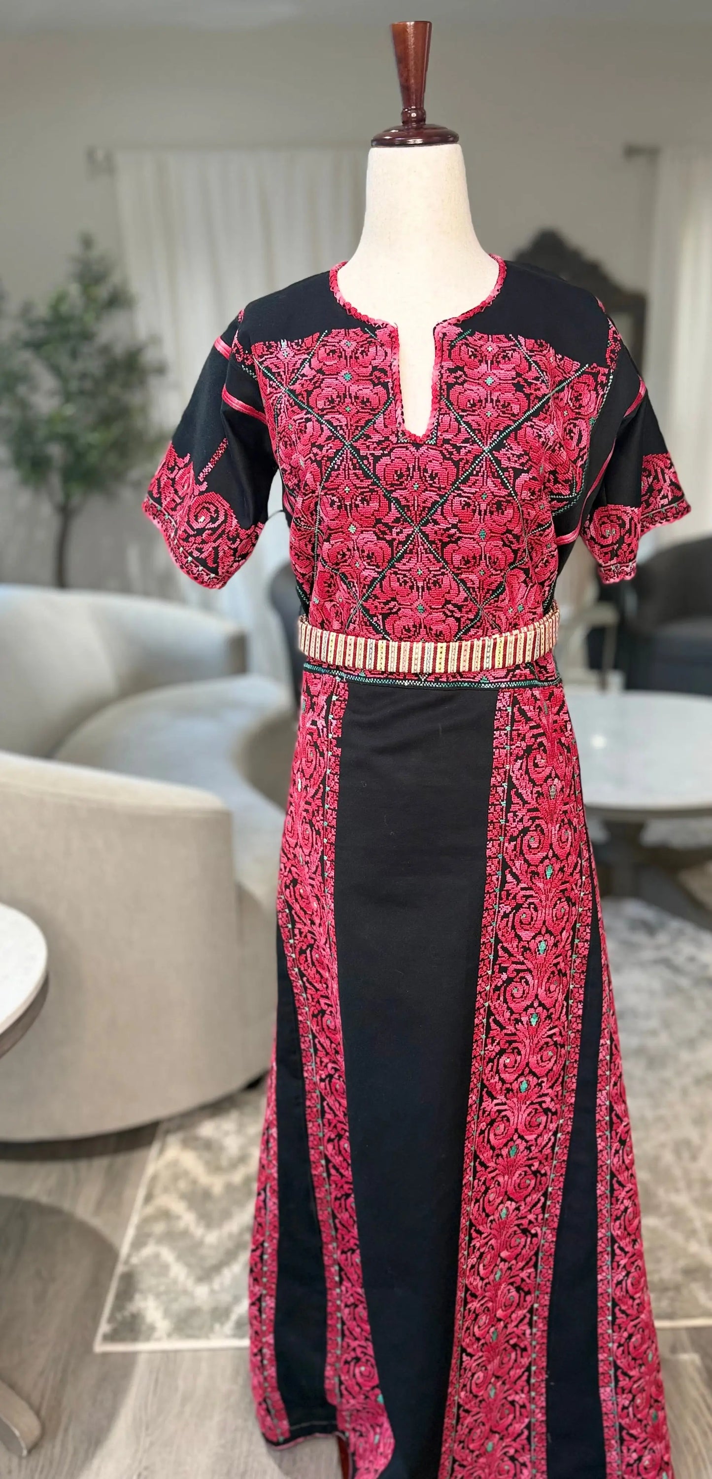 Tatreez Short Sleeve Thoub Zunnar Sitty
