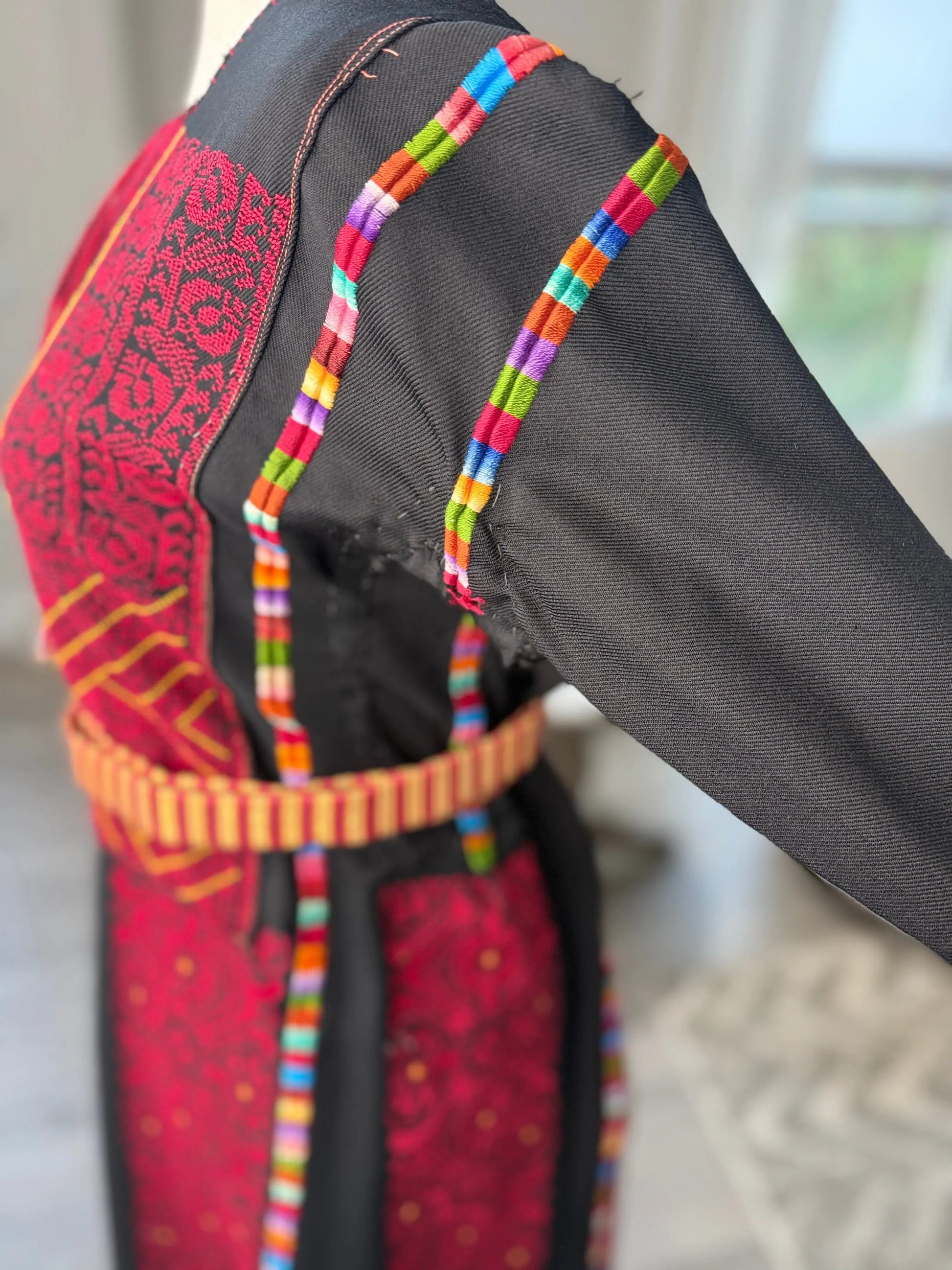 Red and Black Thoub Zunnar Sitty
