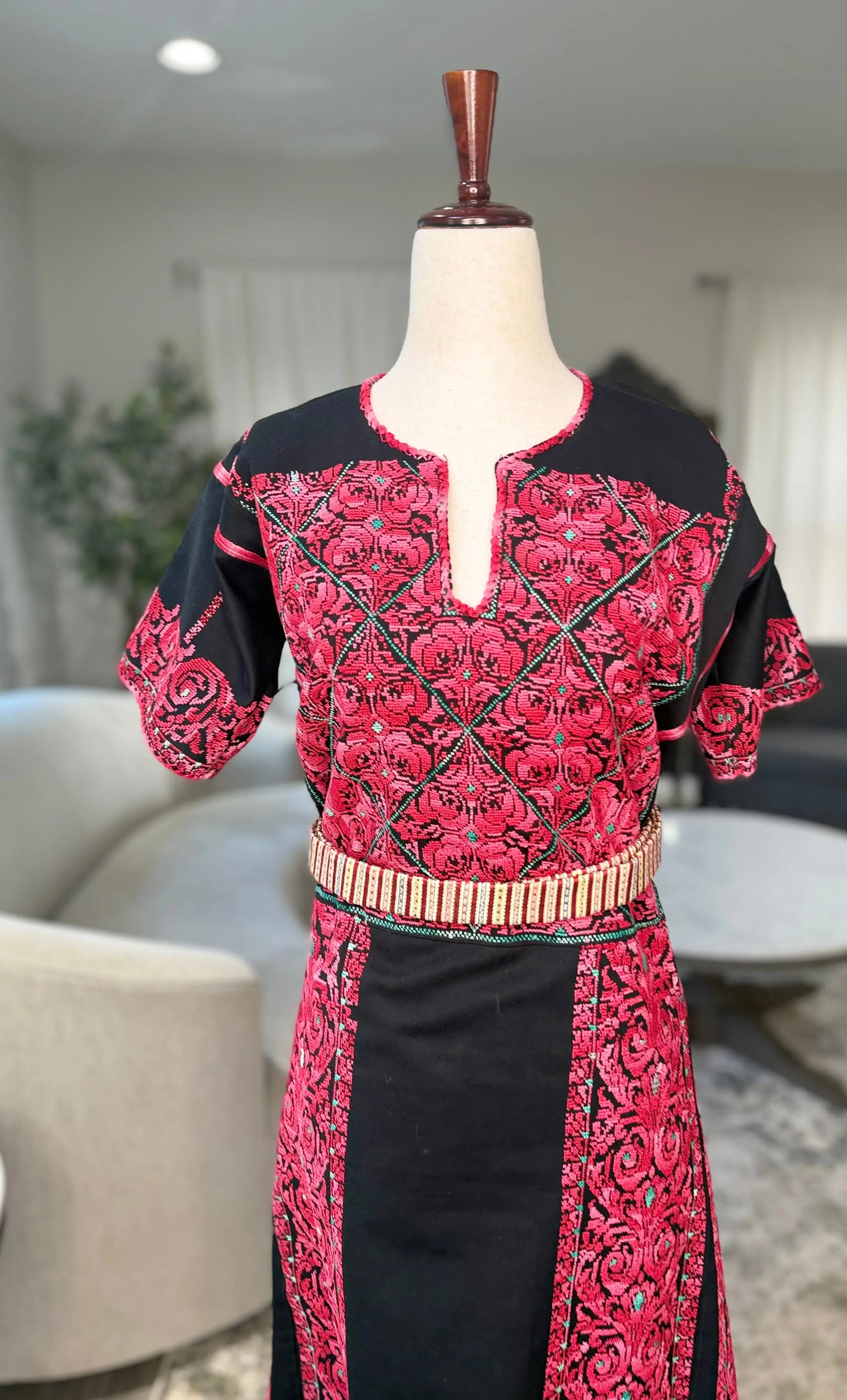 Tatreez Short Sleeve Thoub Zunnar Sitty