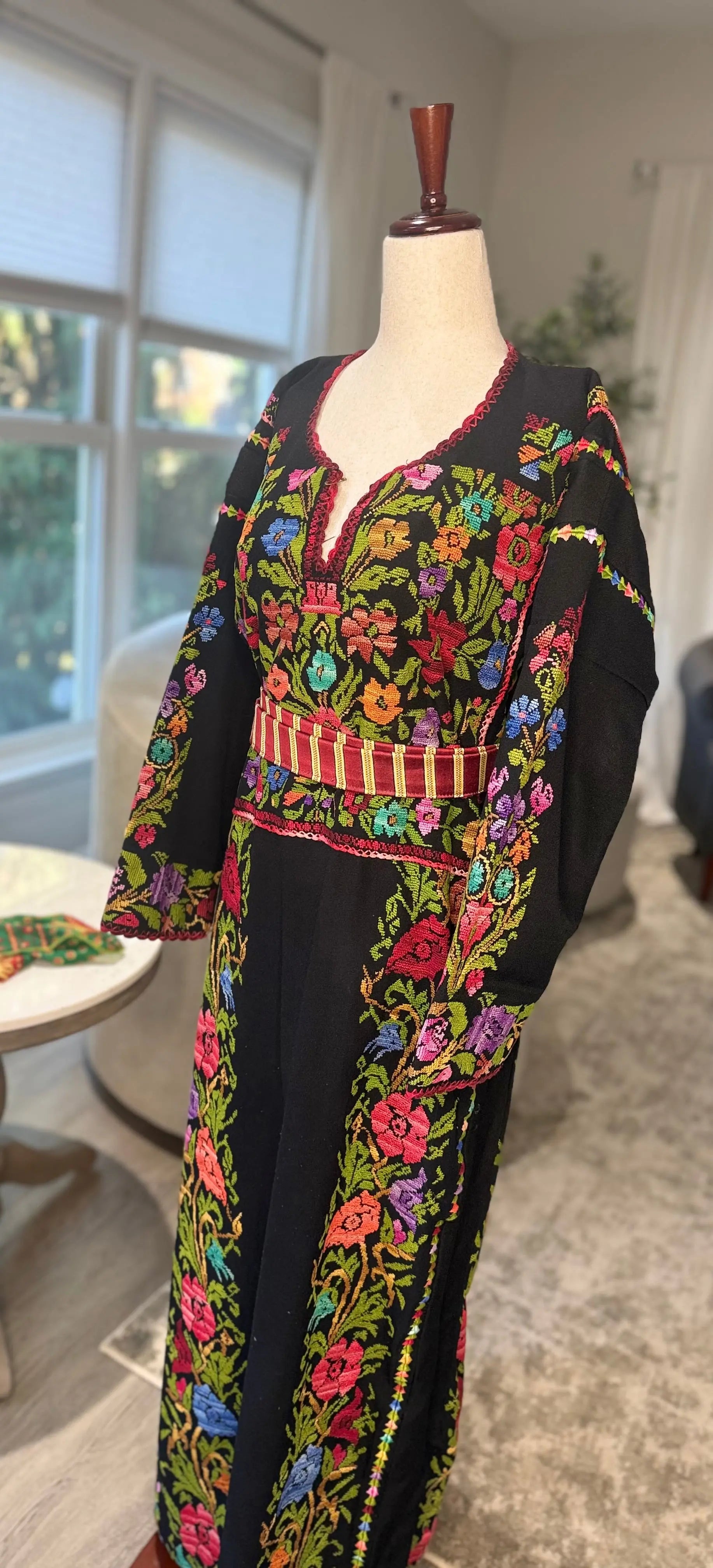 Black Floral Thoub Zunnar Sitty