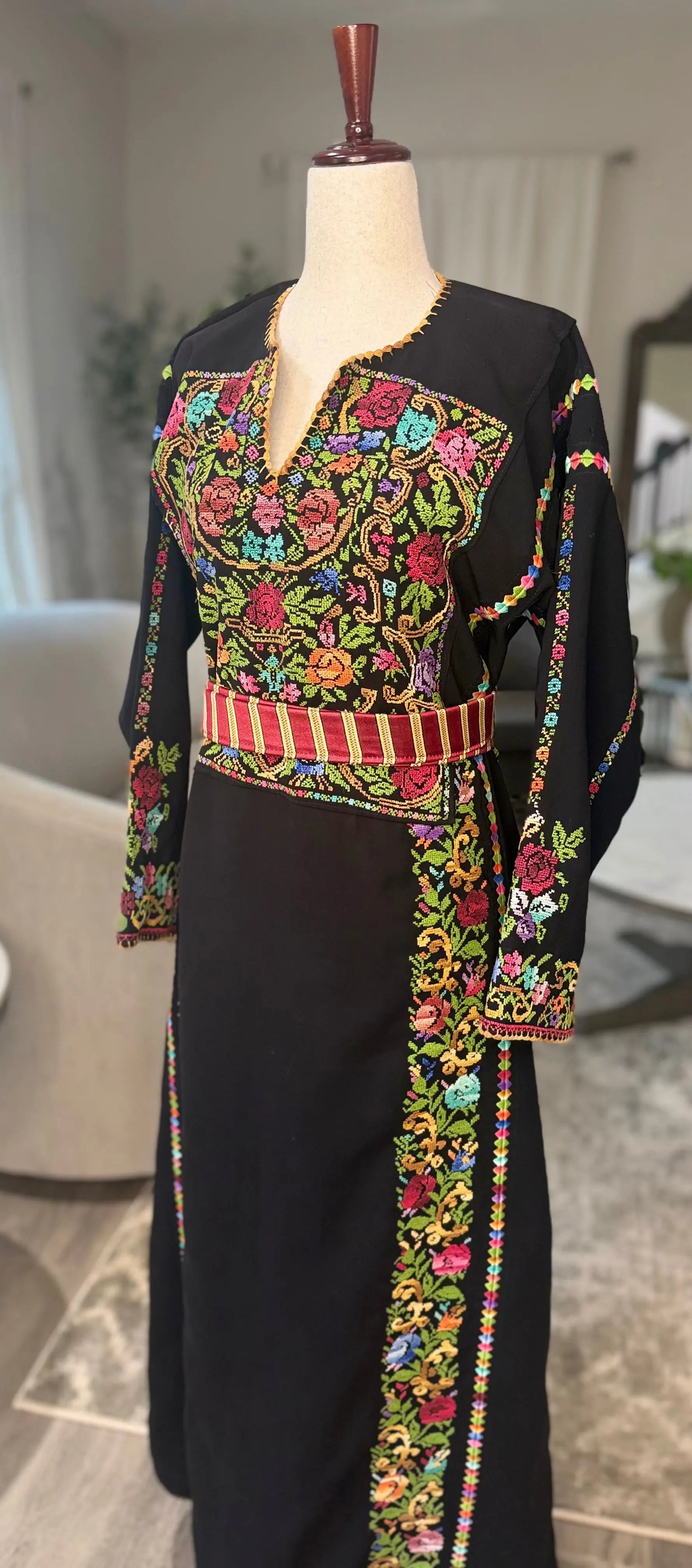 Black Floral Thoub Zunnar Sitty