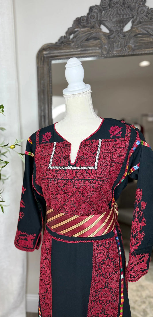 Black and Red Thoub Zunnar Sitty
