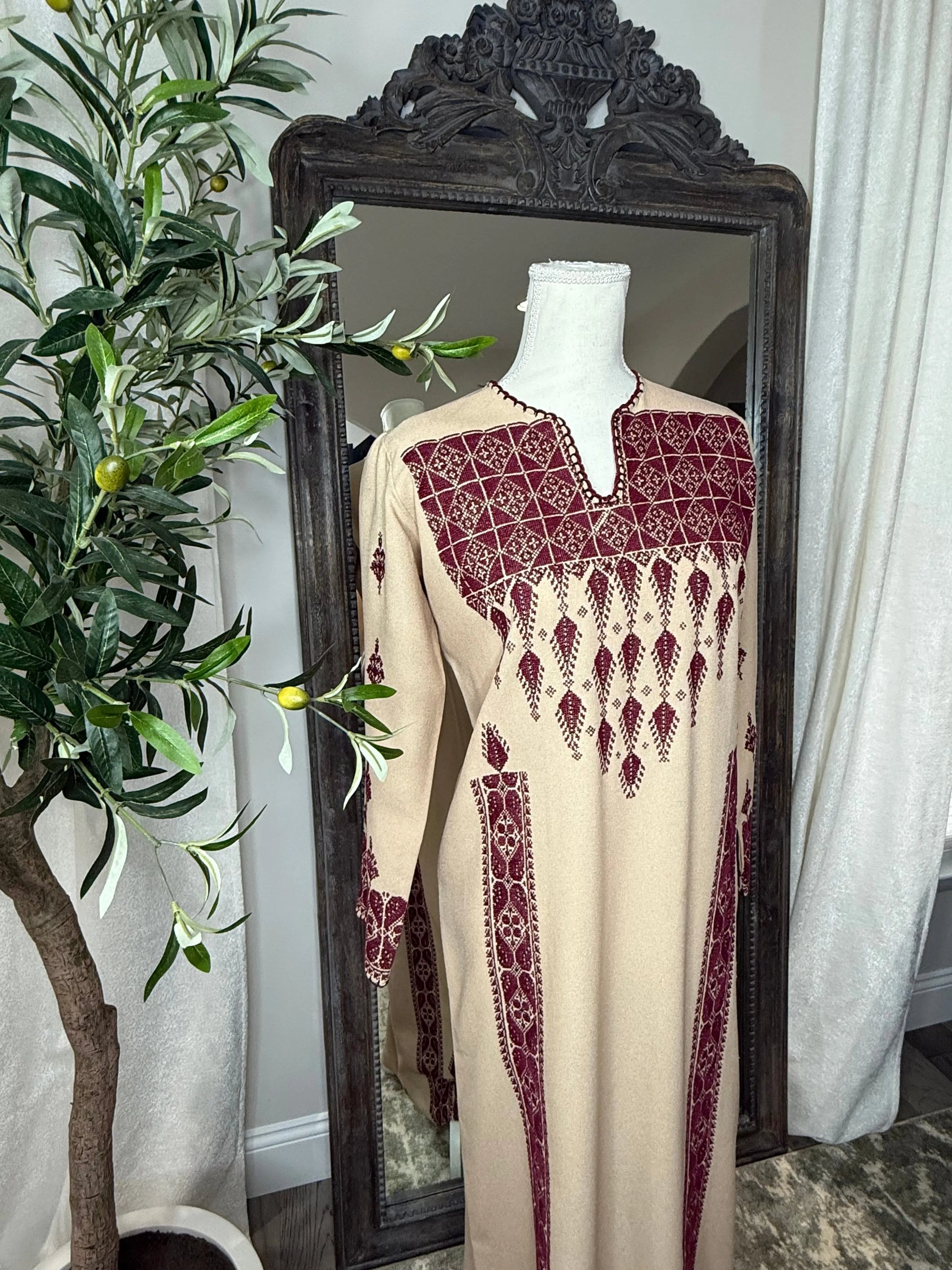 Cream and Burgandy Thoub Zunnar Sitty