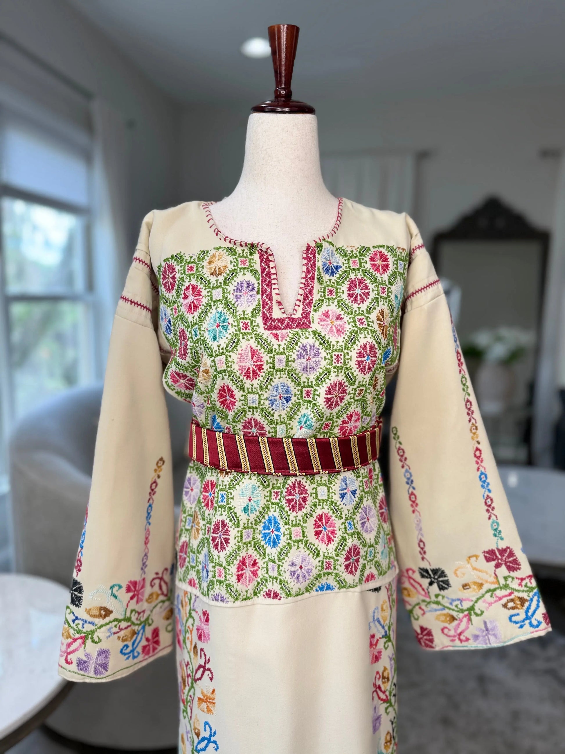Cream Floral Thoub Zunnar Sitty