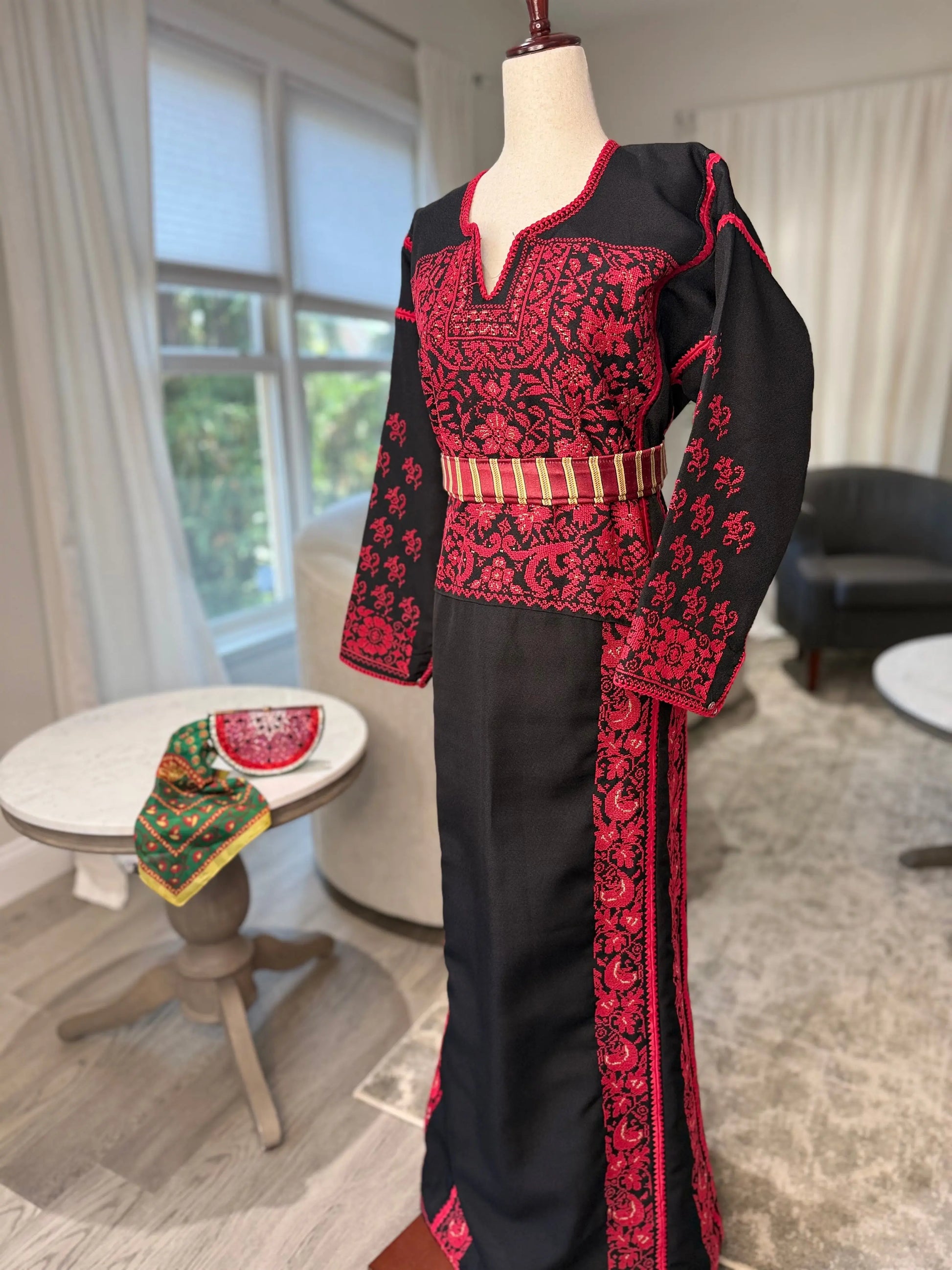 Black and Red Thoub Zunnar Sitty
