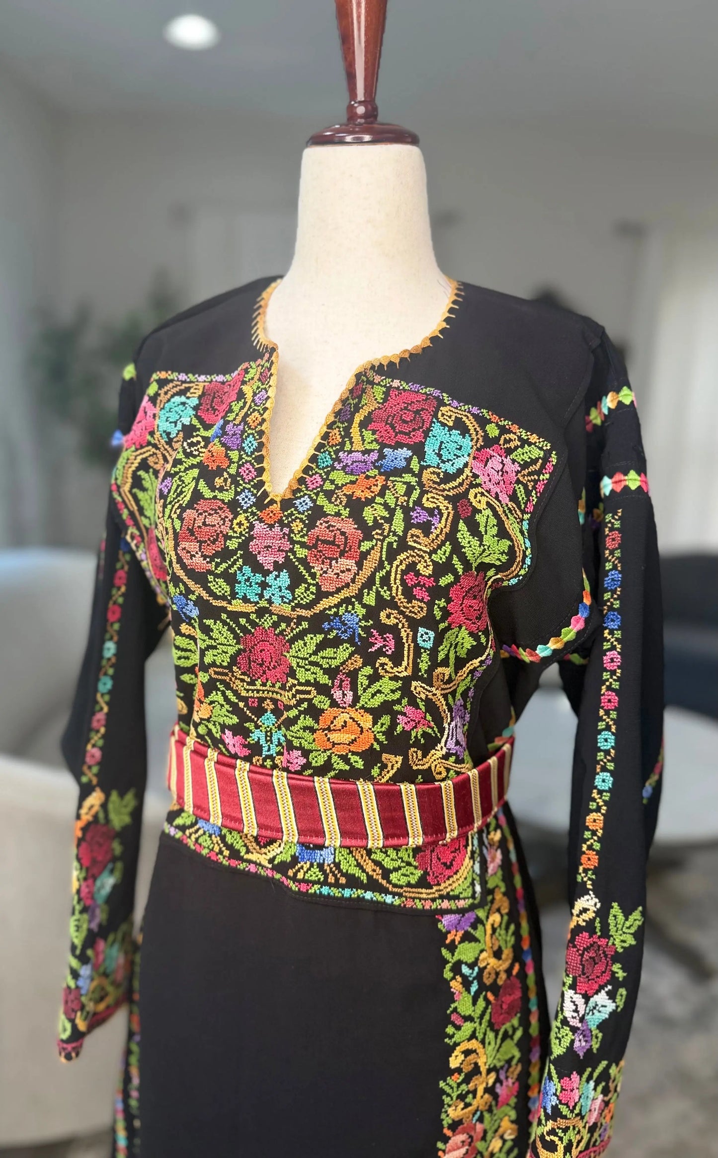 Black Floral Thoub Zunnar Sitty