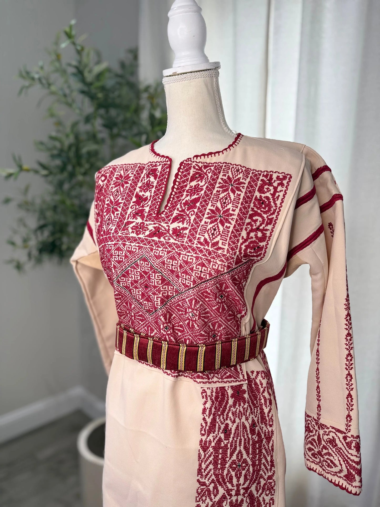 Cream and Red Thoub Zunnar Sitty