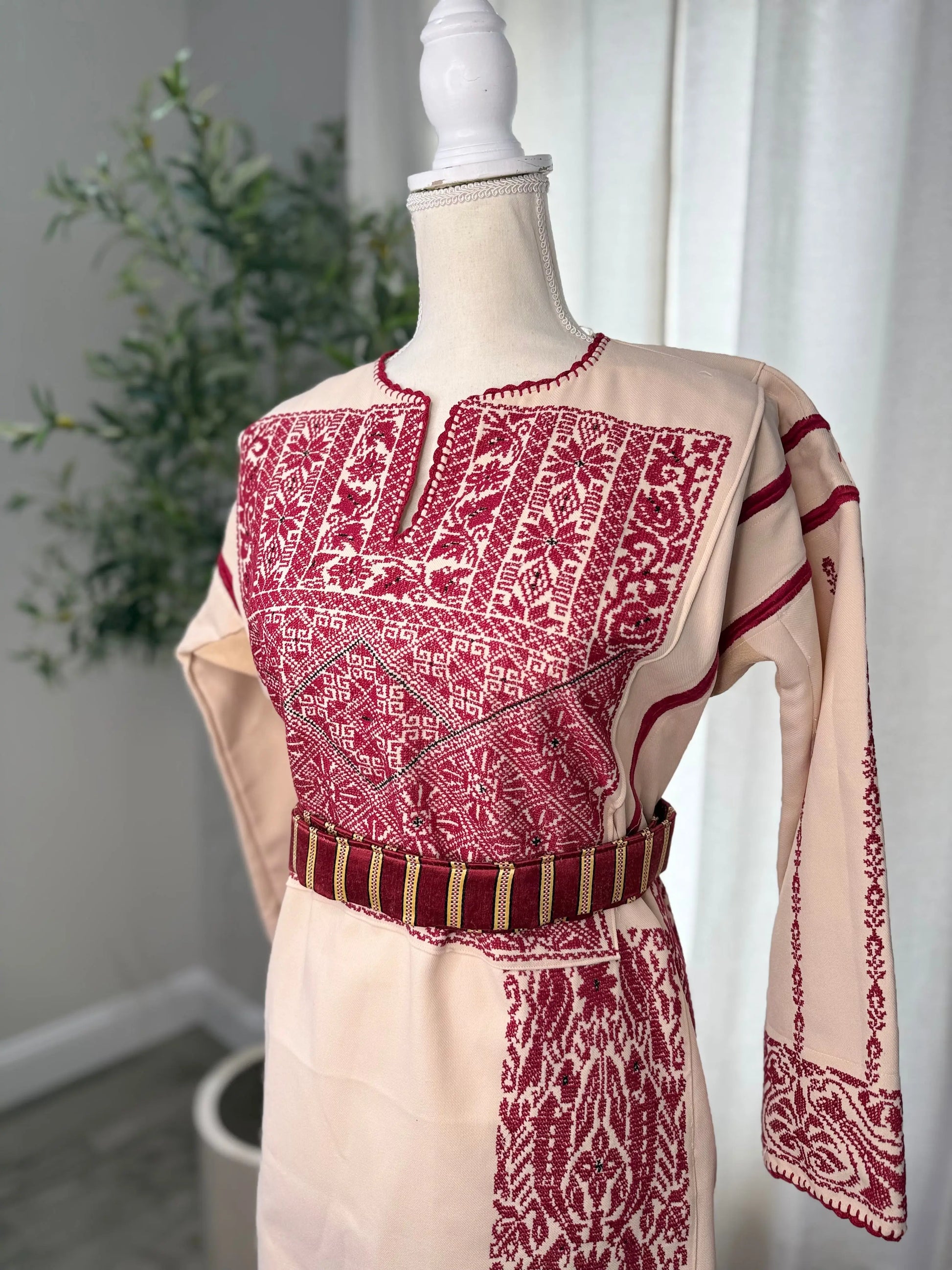 Cream and Red Thoub Zunnar Sitty