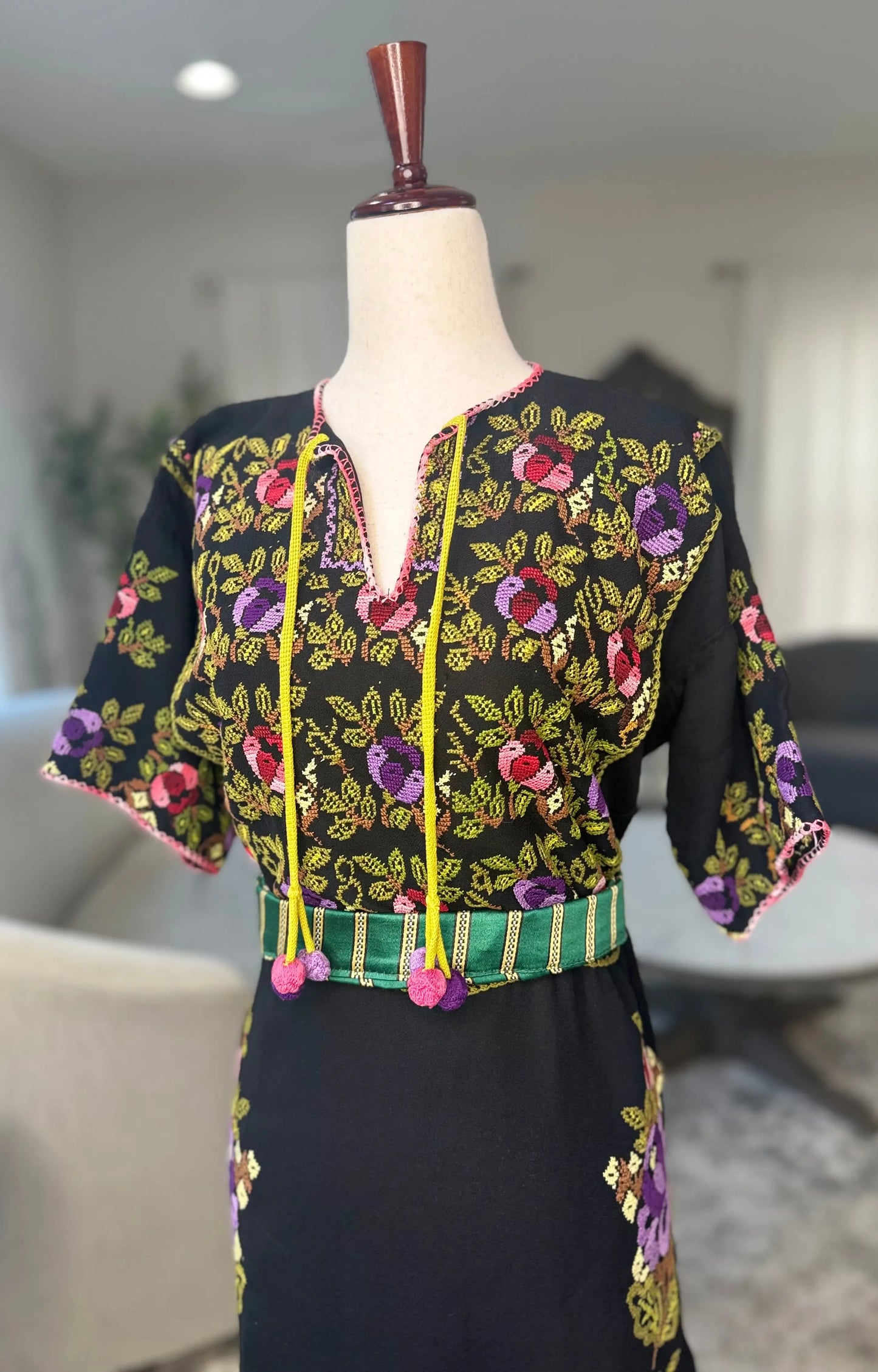 Black Floral Short Sleeve. Thoub Zunnar Sitty