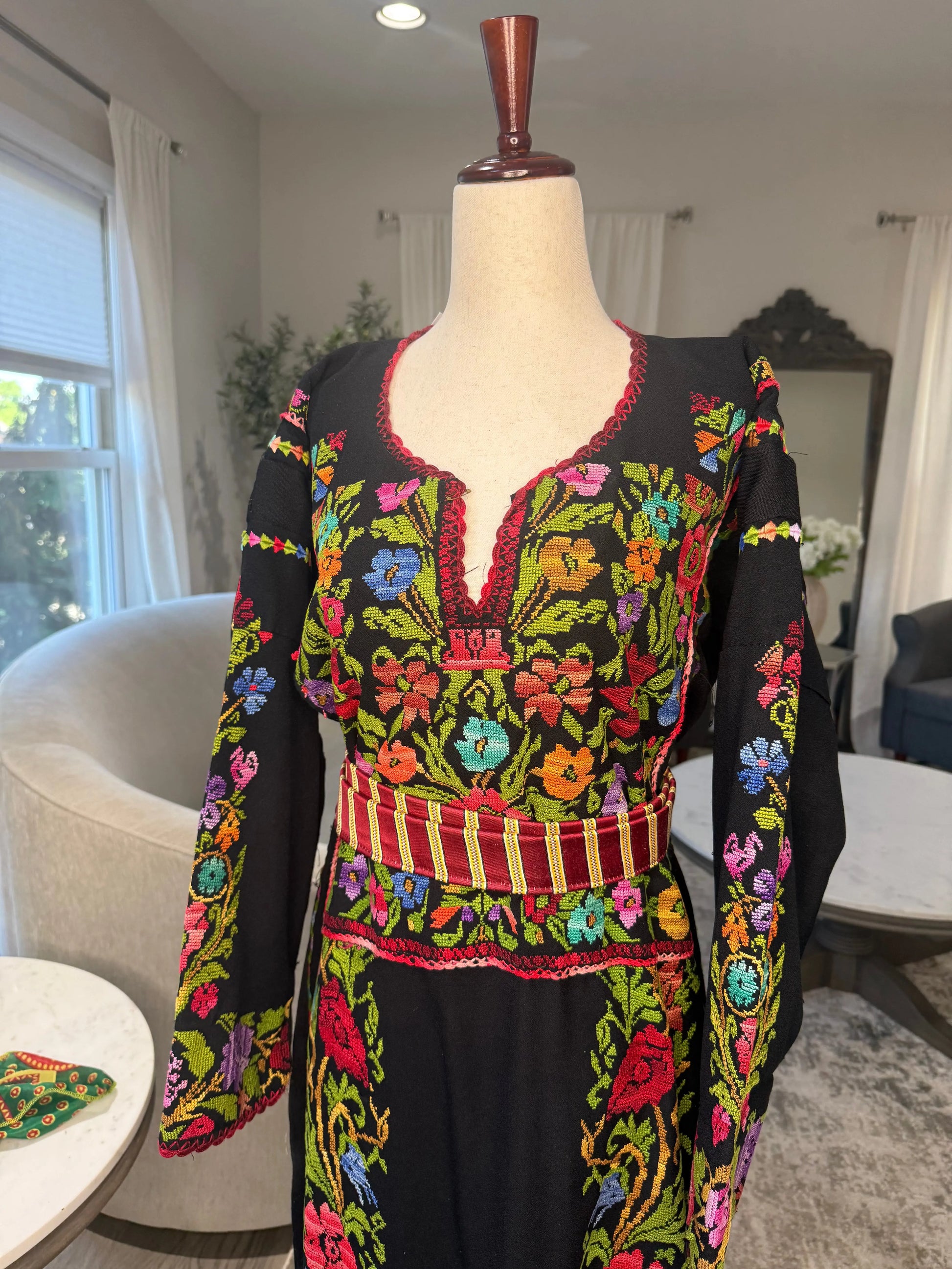 Black Floral Thoub Zunnar Sitty