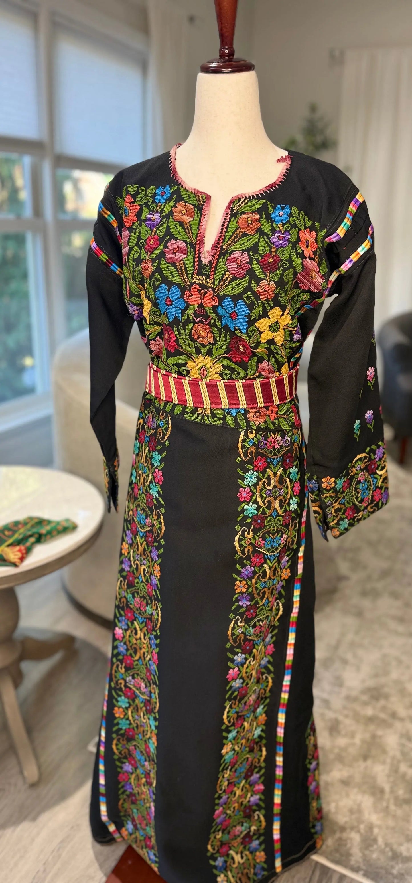 Black Floral Thoub Zunnar Sitty