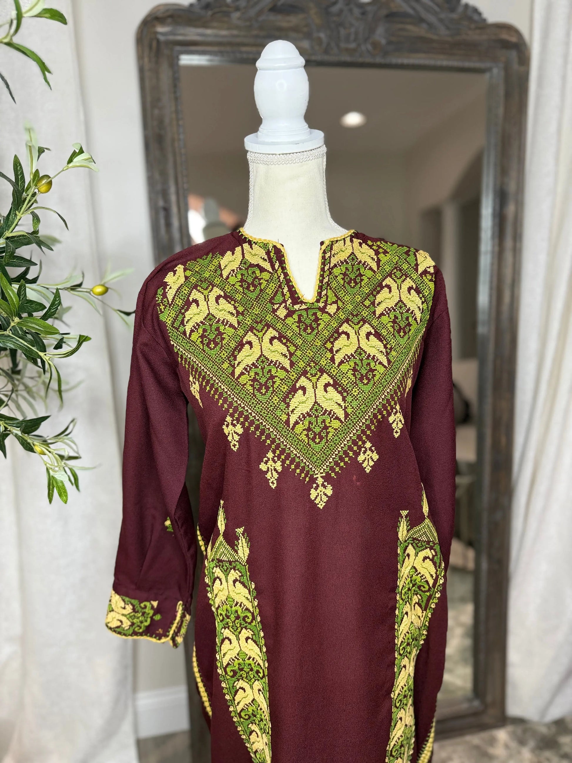 Burgandy Thoub Zunnar Sitty