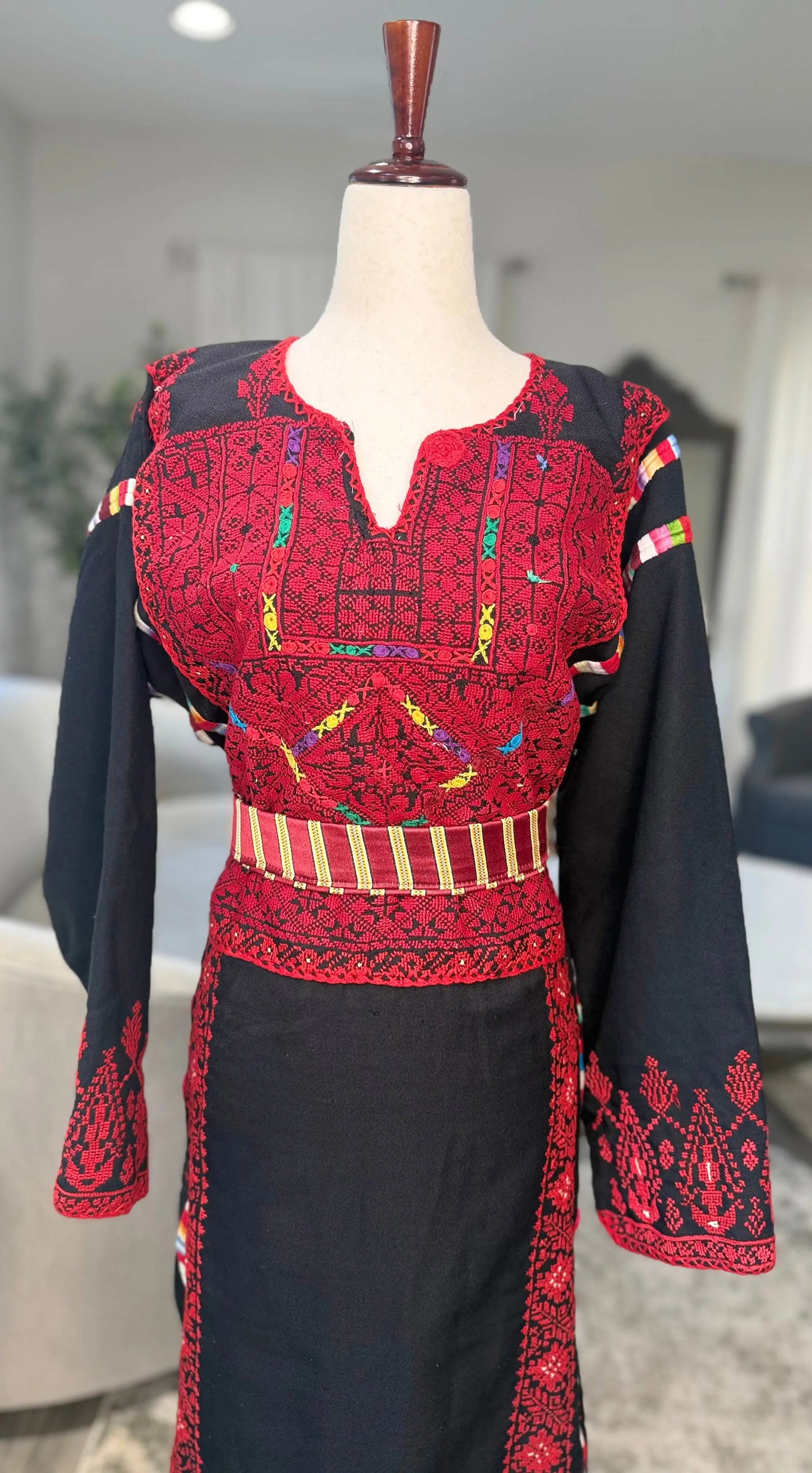 Black and Red Thoub Zunnar Sitty