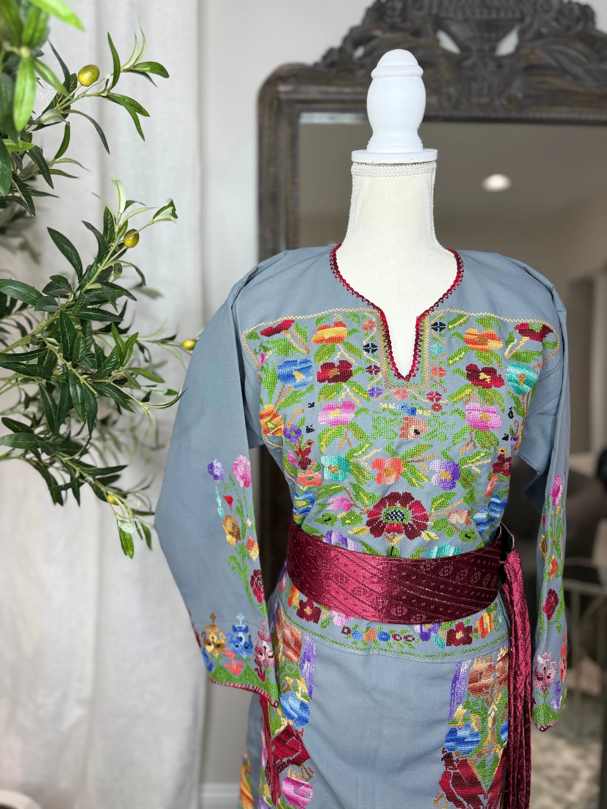 Grey floral Thoub Zunnar Sitty