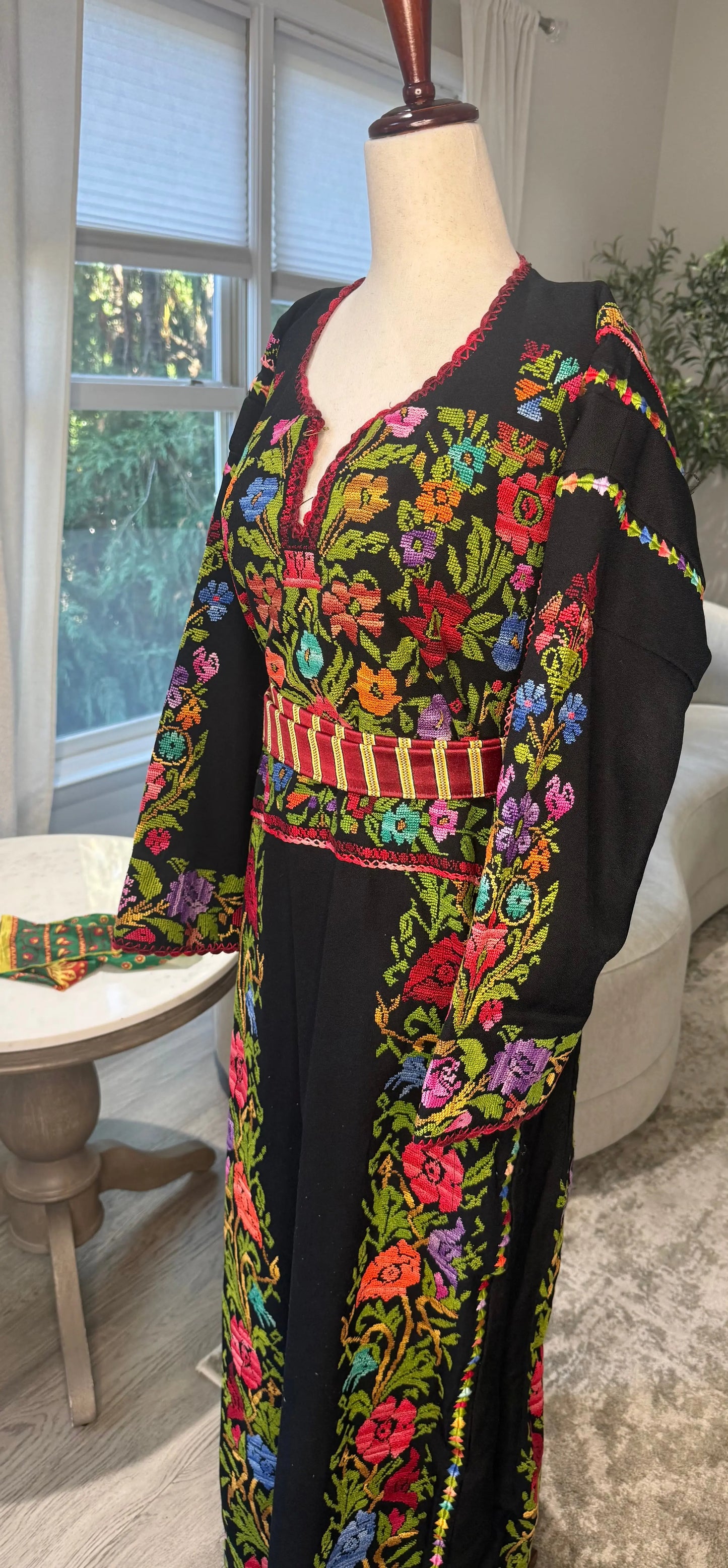 Black Floral Thoub Zunnar Sitty