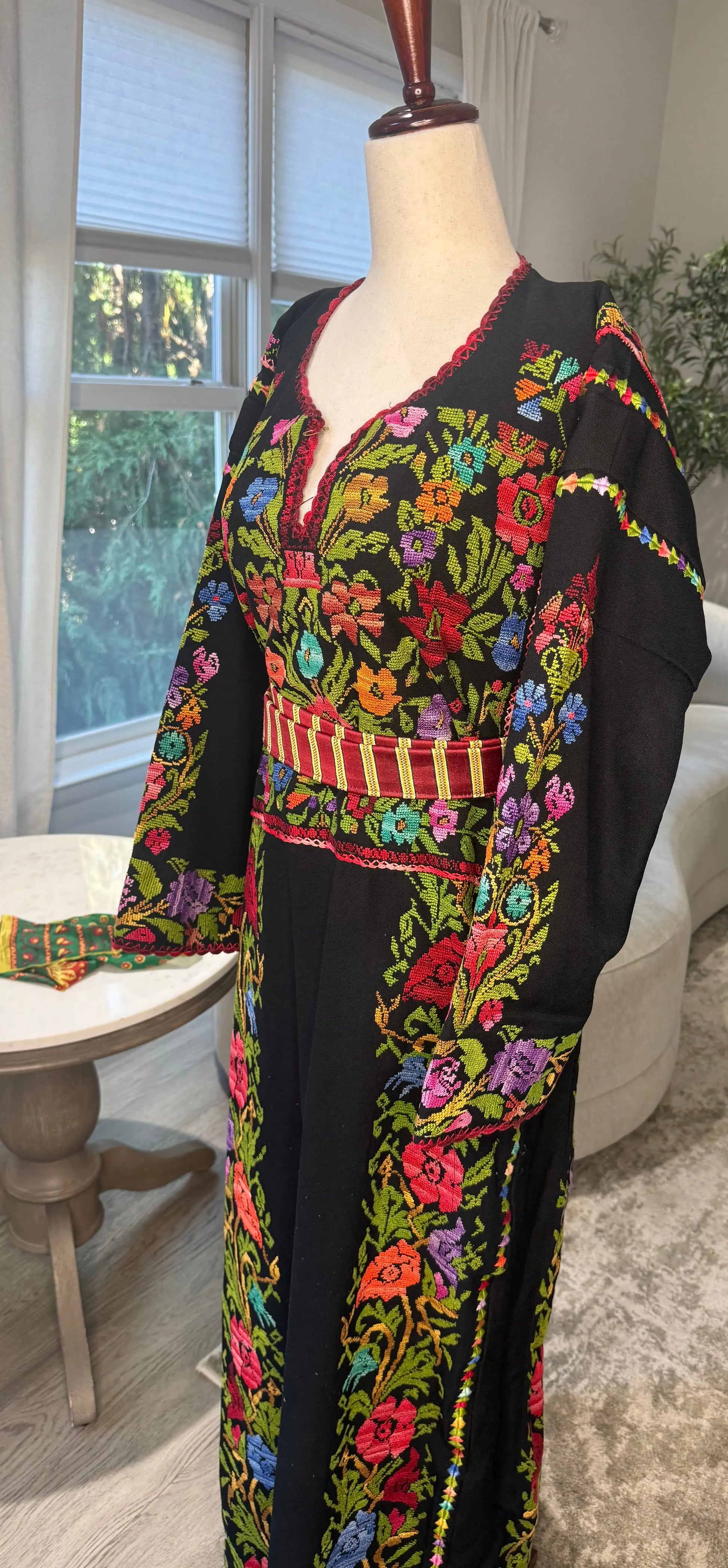 Black Floral Thoub Zunnar Sitty