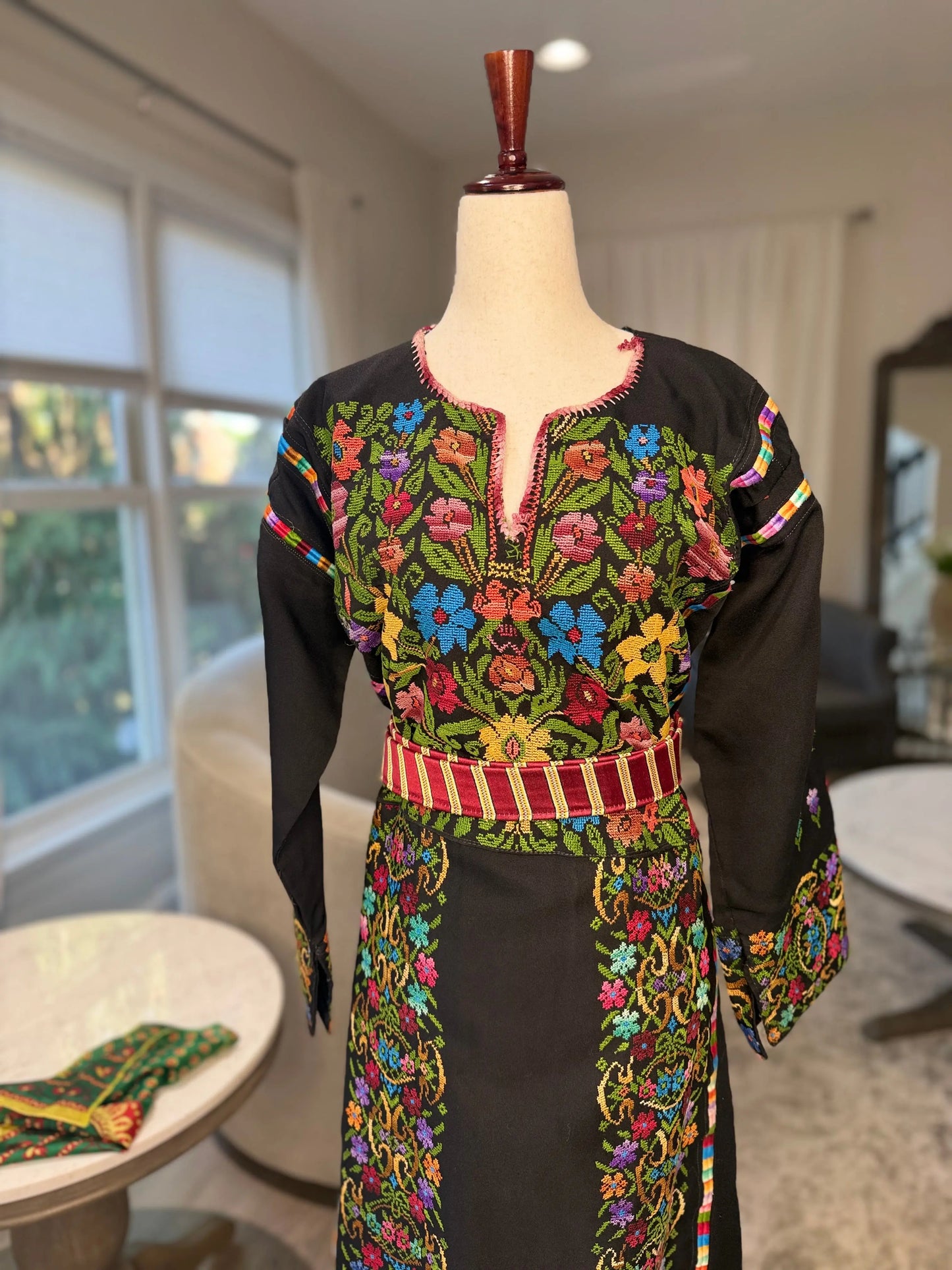 Black Floral Thoub Zunnar Sitty