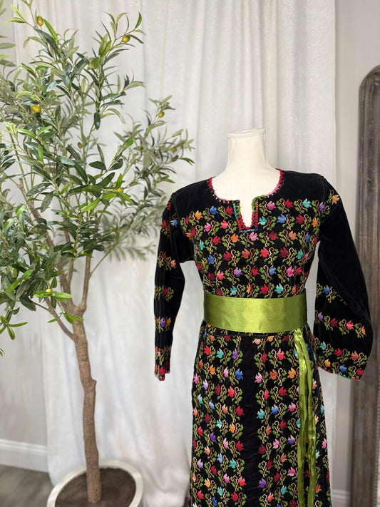 Black Velvet Thoub Zunnar Sitty