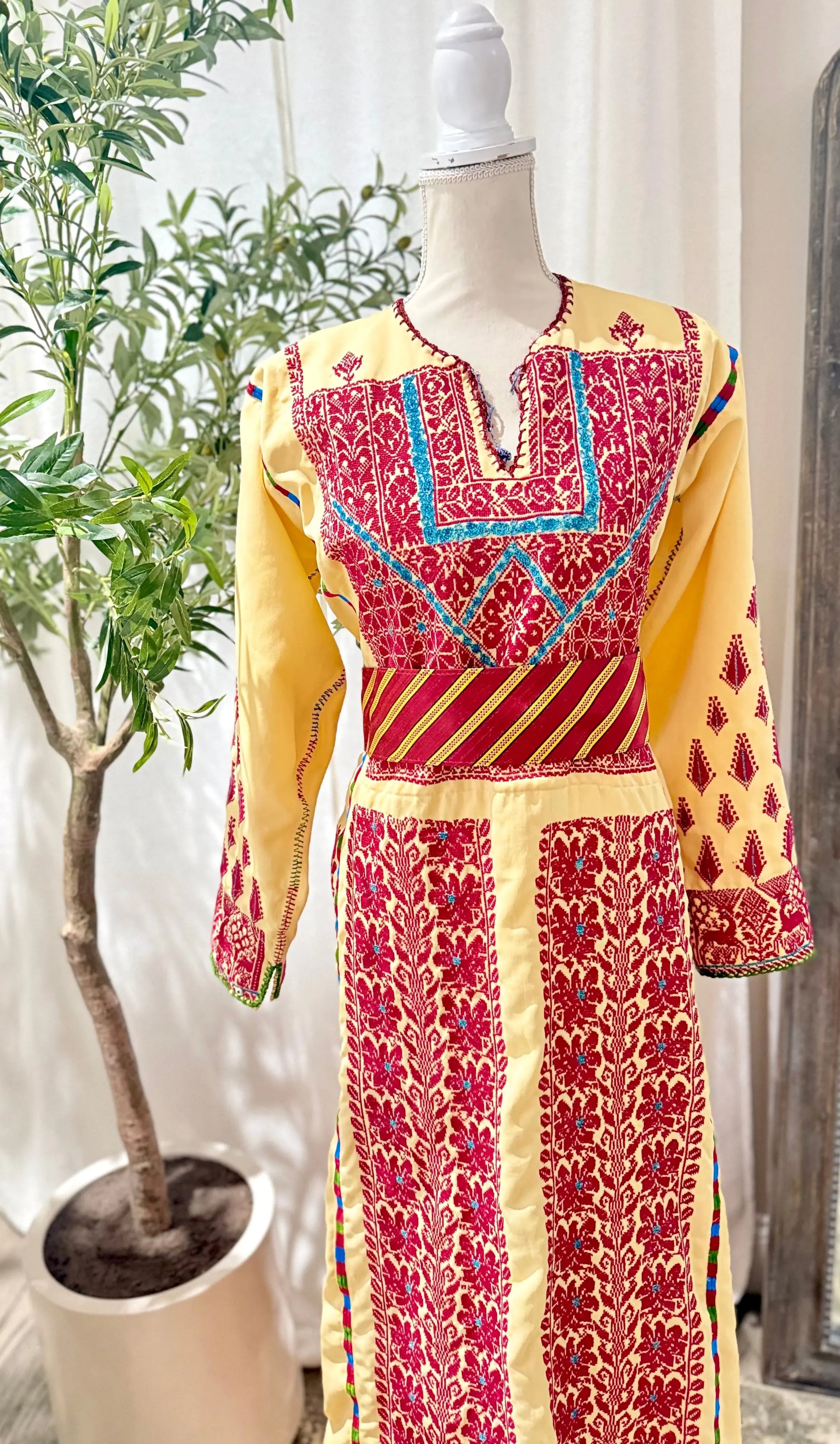 Red and Cream Thoub Zunnar Sitty