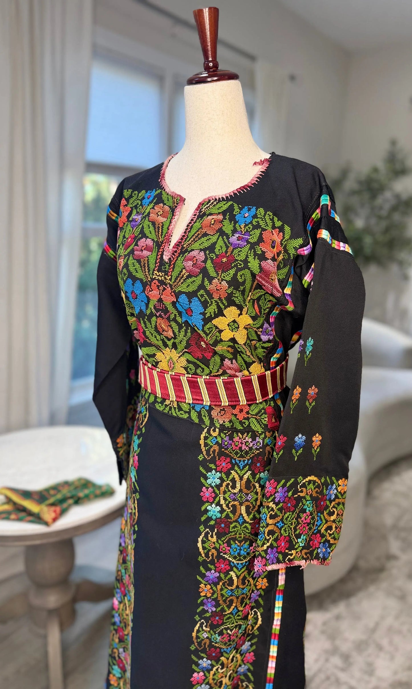 Black Floral Thoub Zunnar Sitty