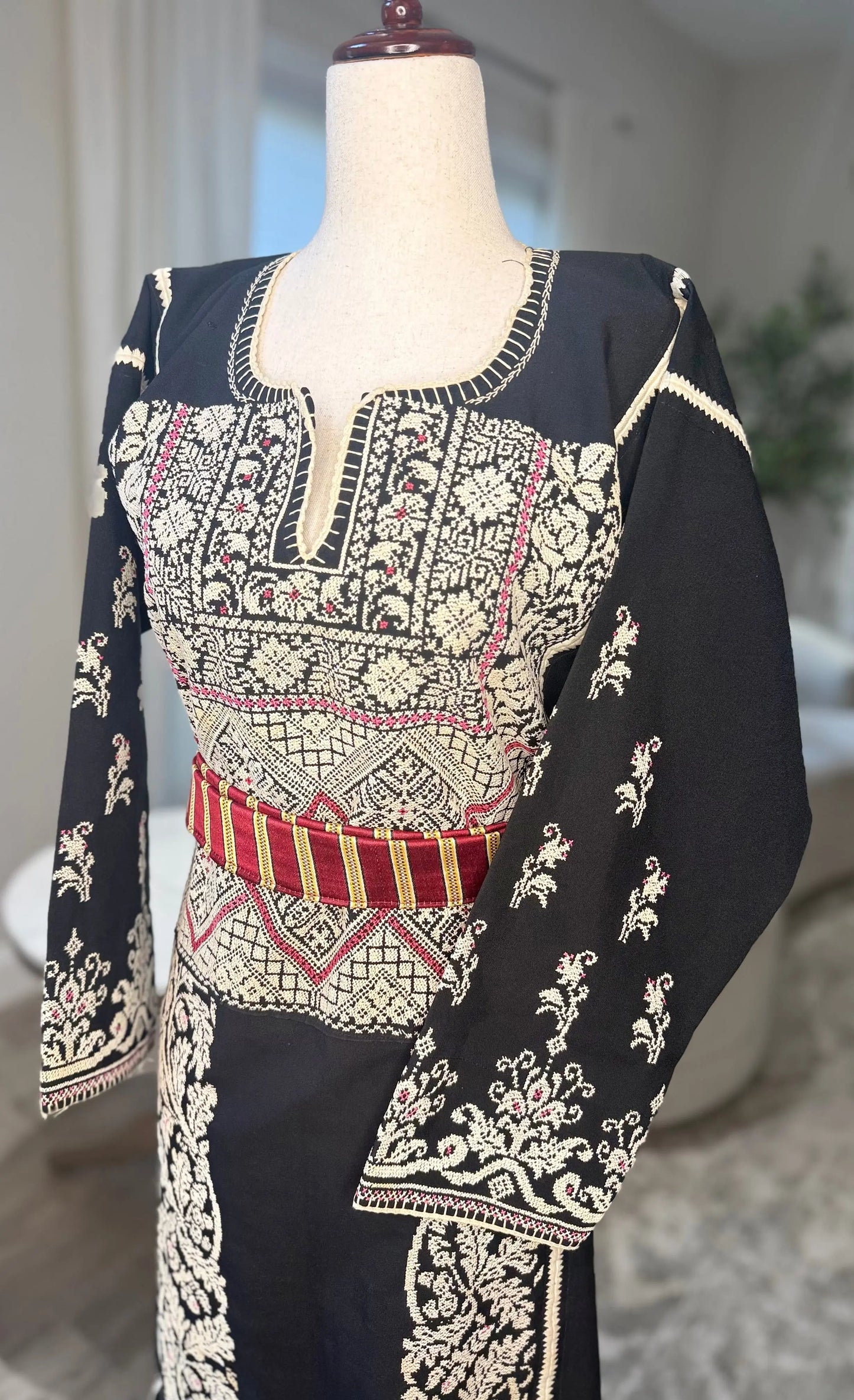 Black and Cream Thoub Zunnar Sitty