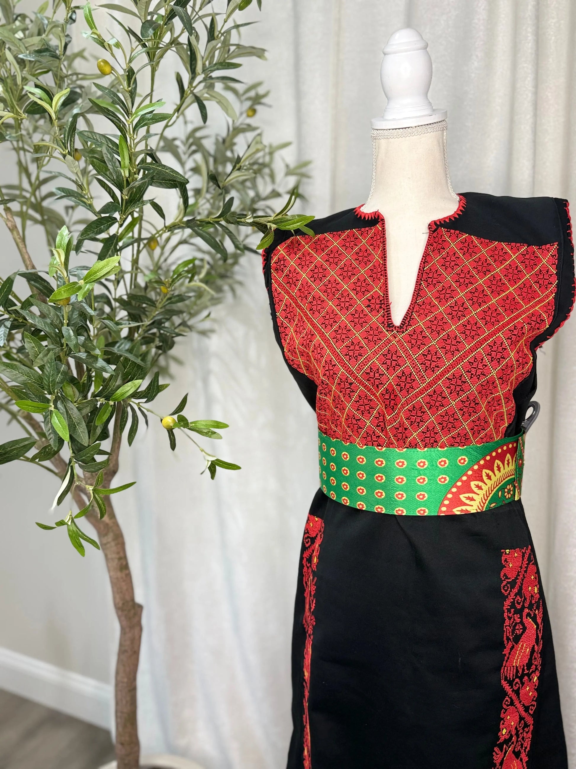 Red and Black Thoub Zunnar Sitty