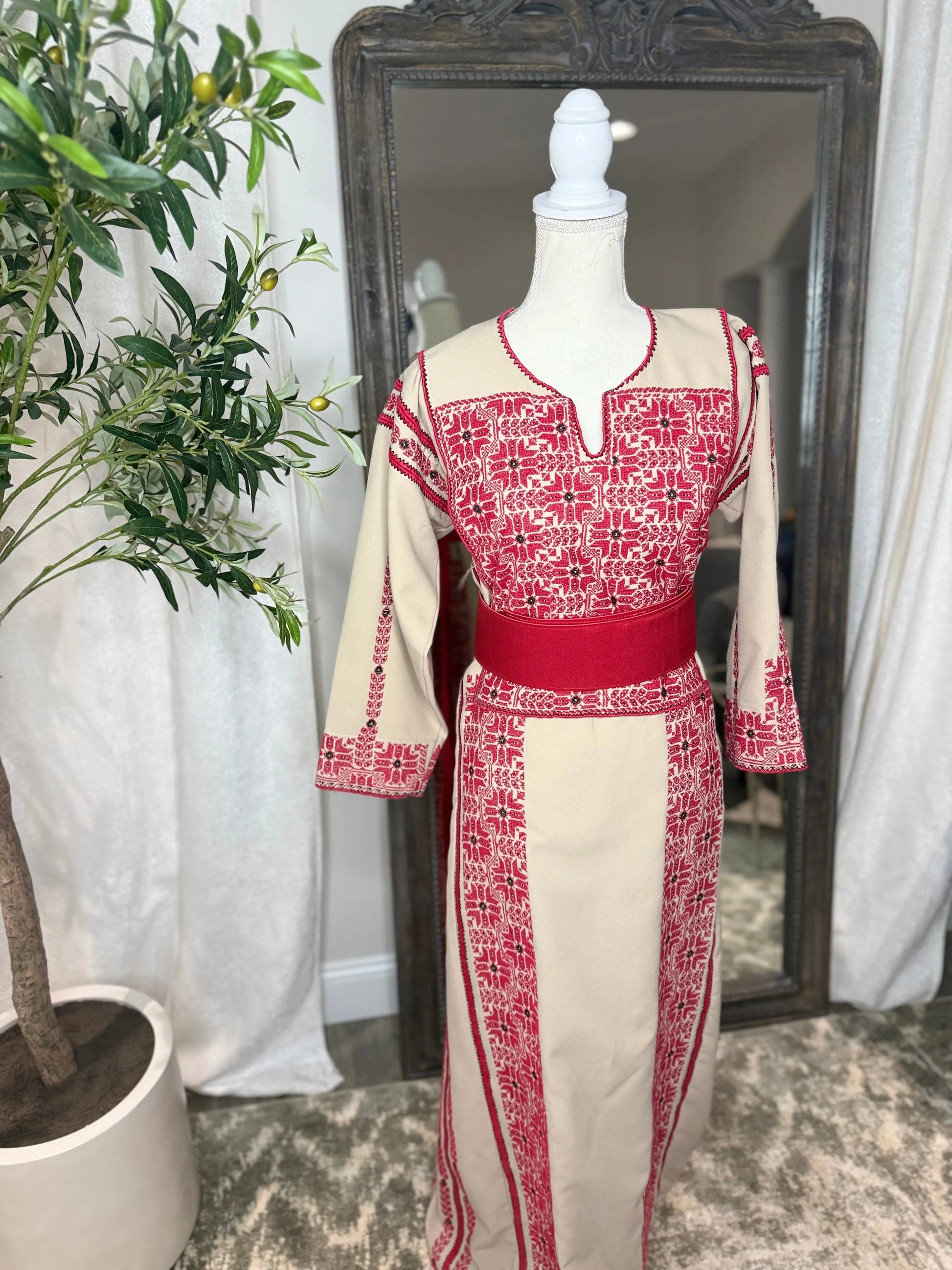 Beige and Red Thoub Zunnar Sitty