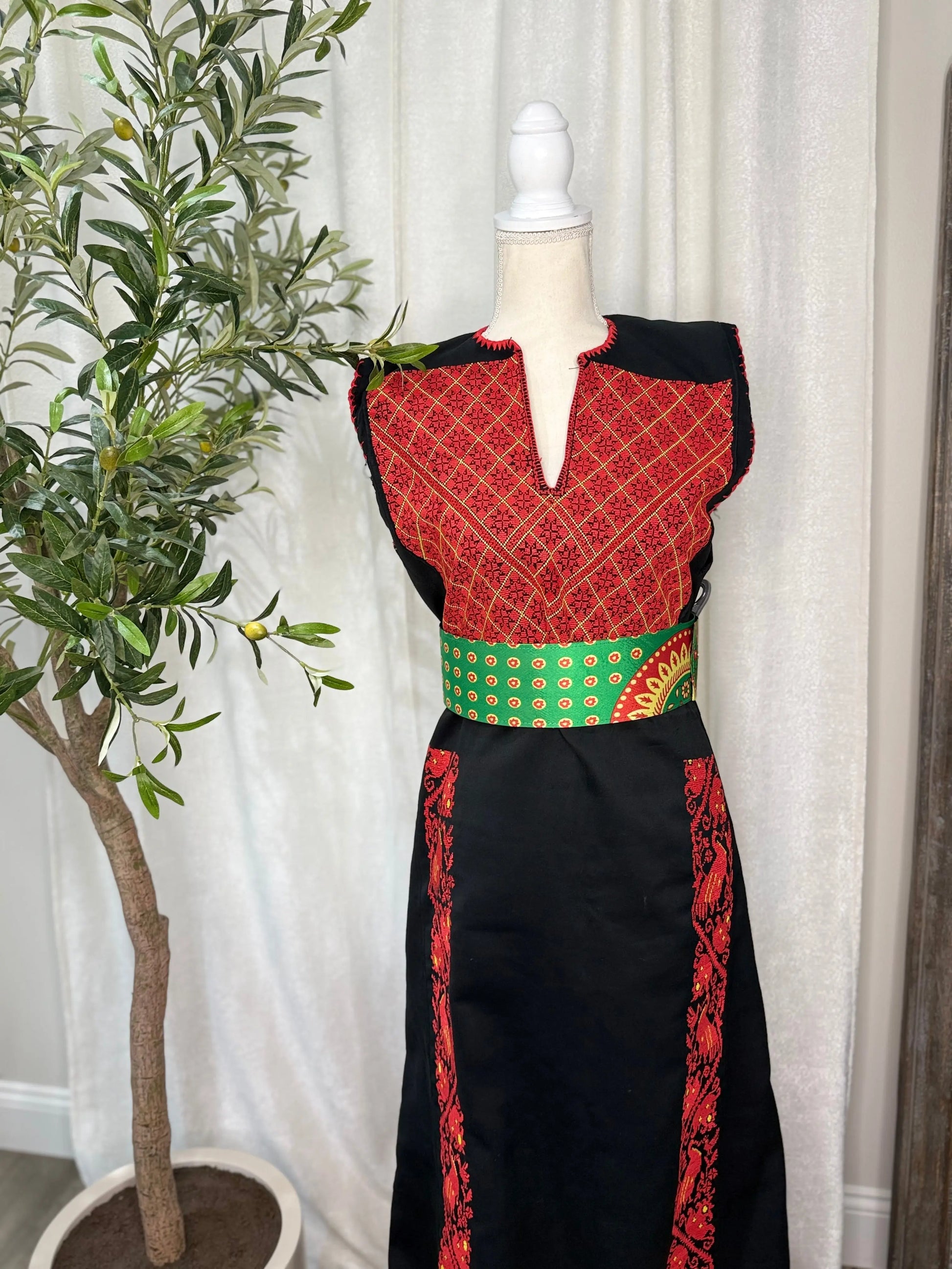 Red and Black Thoub Zunnar Sitty