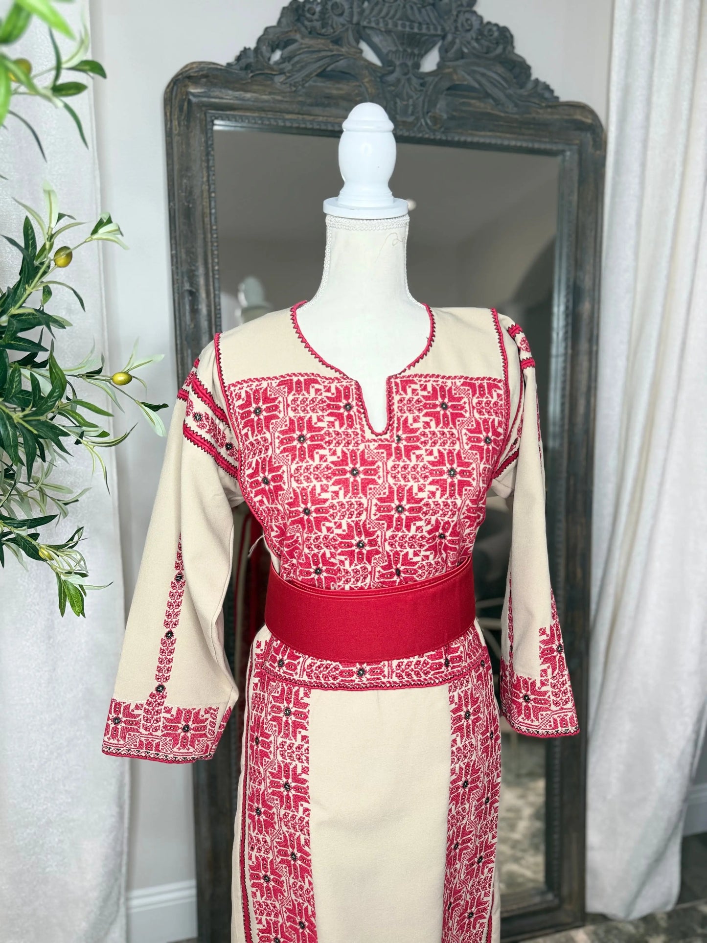 Beige and Red Thoub Zunnar Sitty