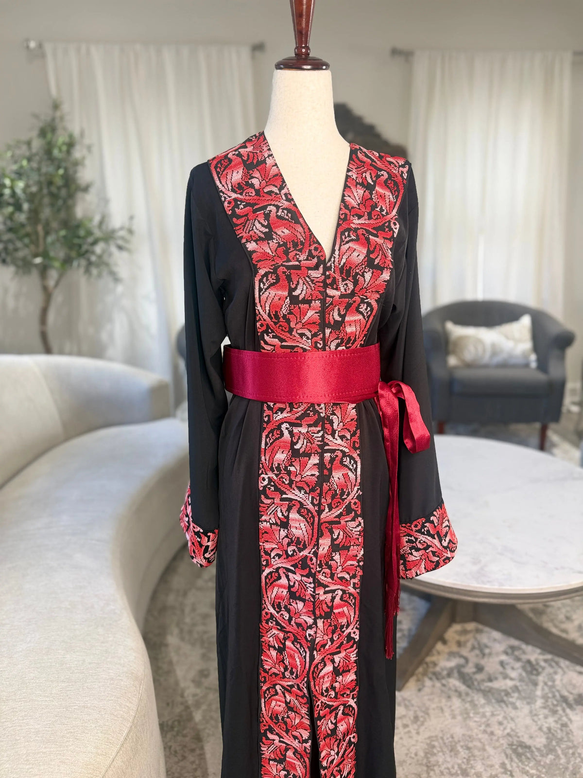 ZunnarSitty Black and Red Abaya Zunnar Sitty