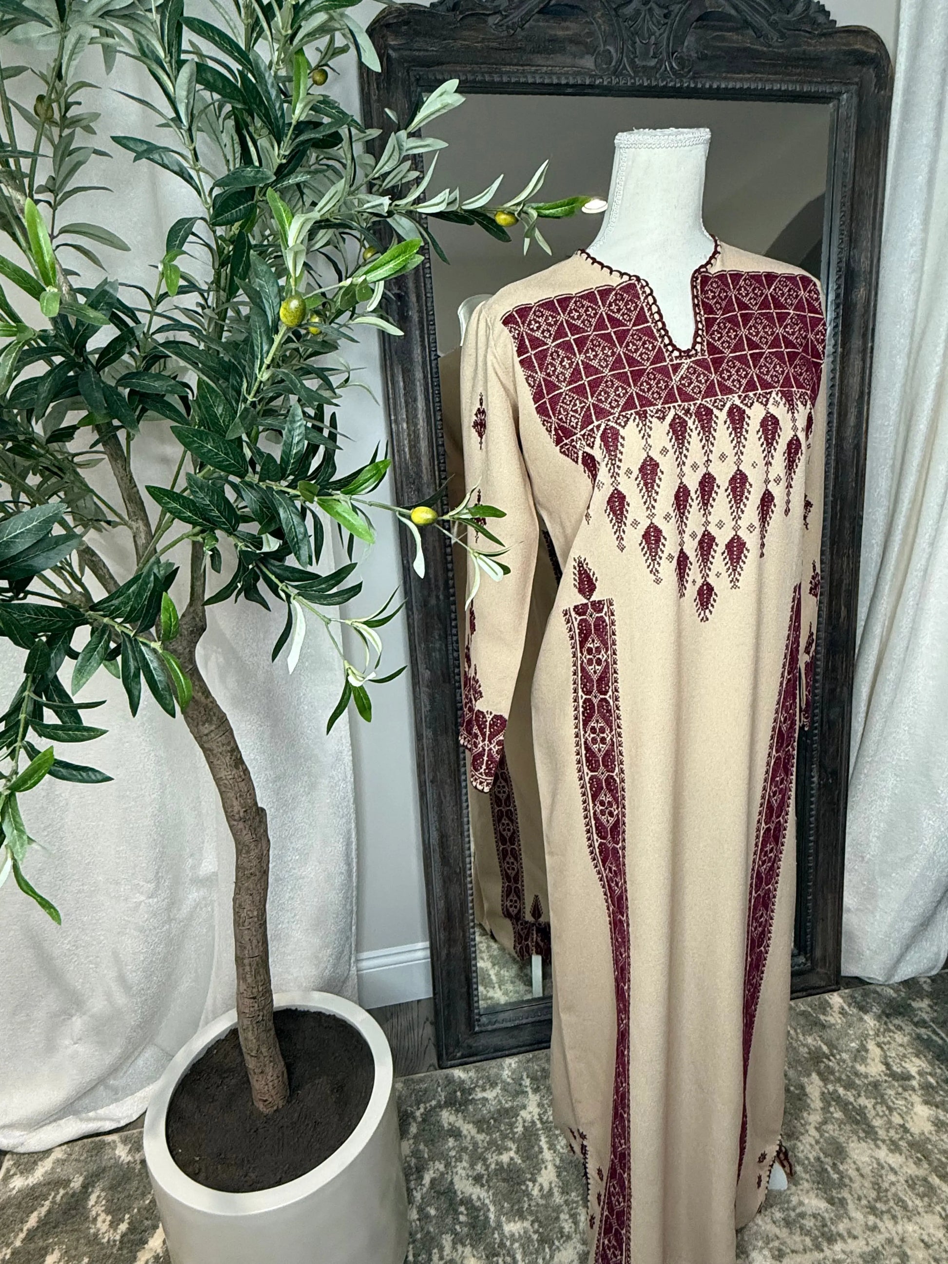 Cream and Burgandy Thoub Zunnar Sitty
