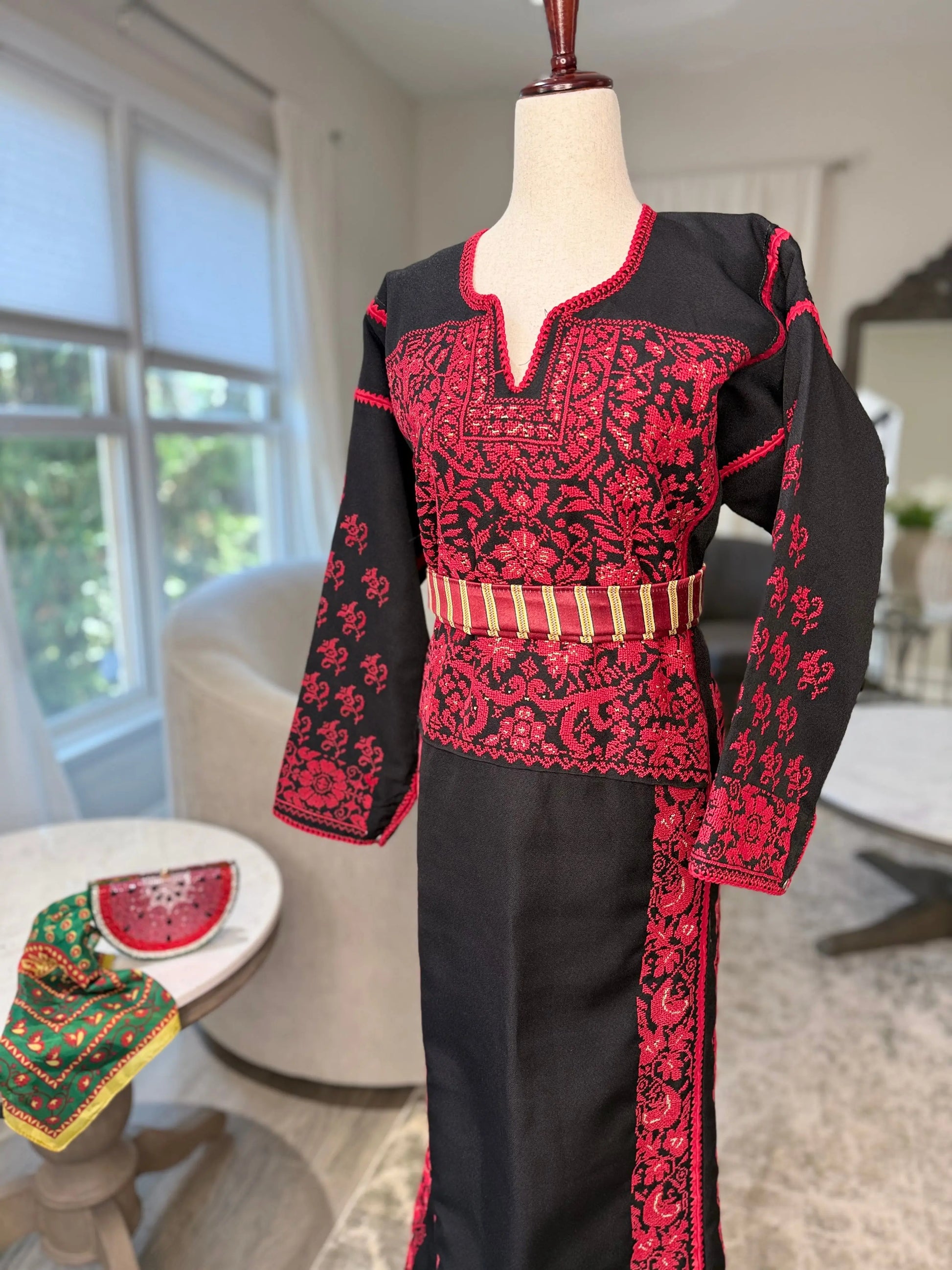 Black and Red Thoub Zunnar Sitty