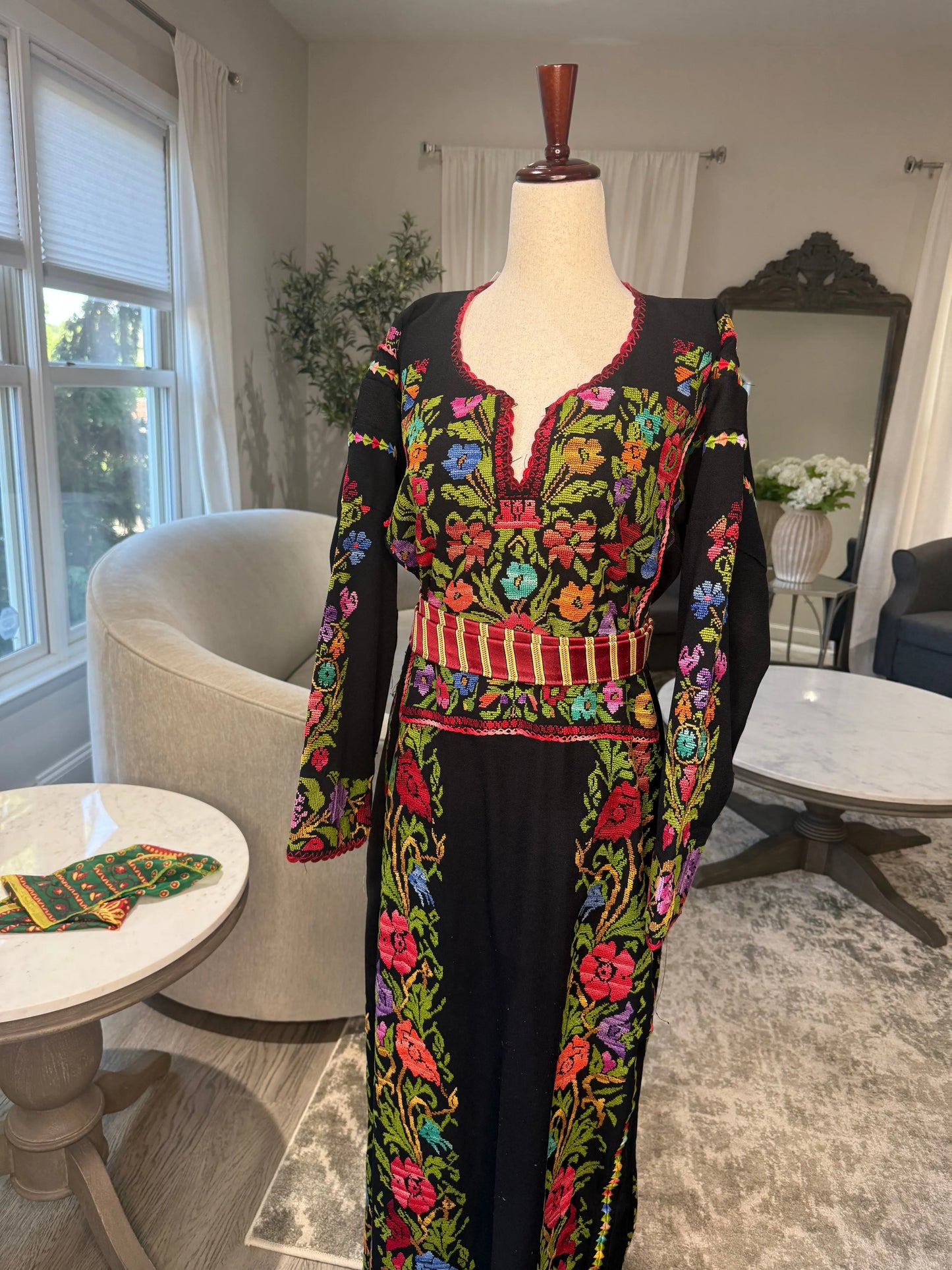 Black Floral Thoub Zunnar Sitty