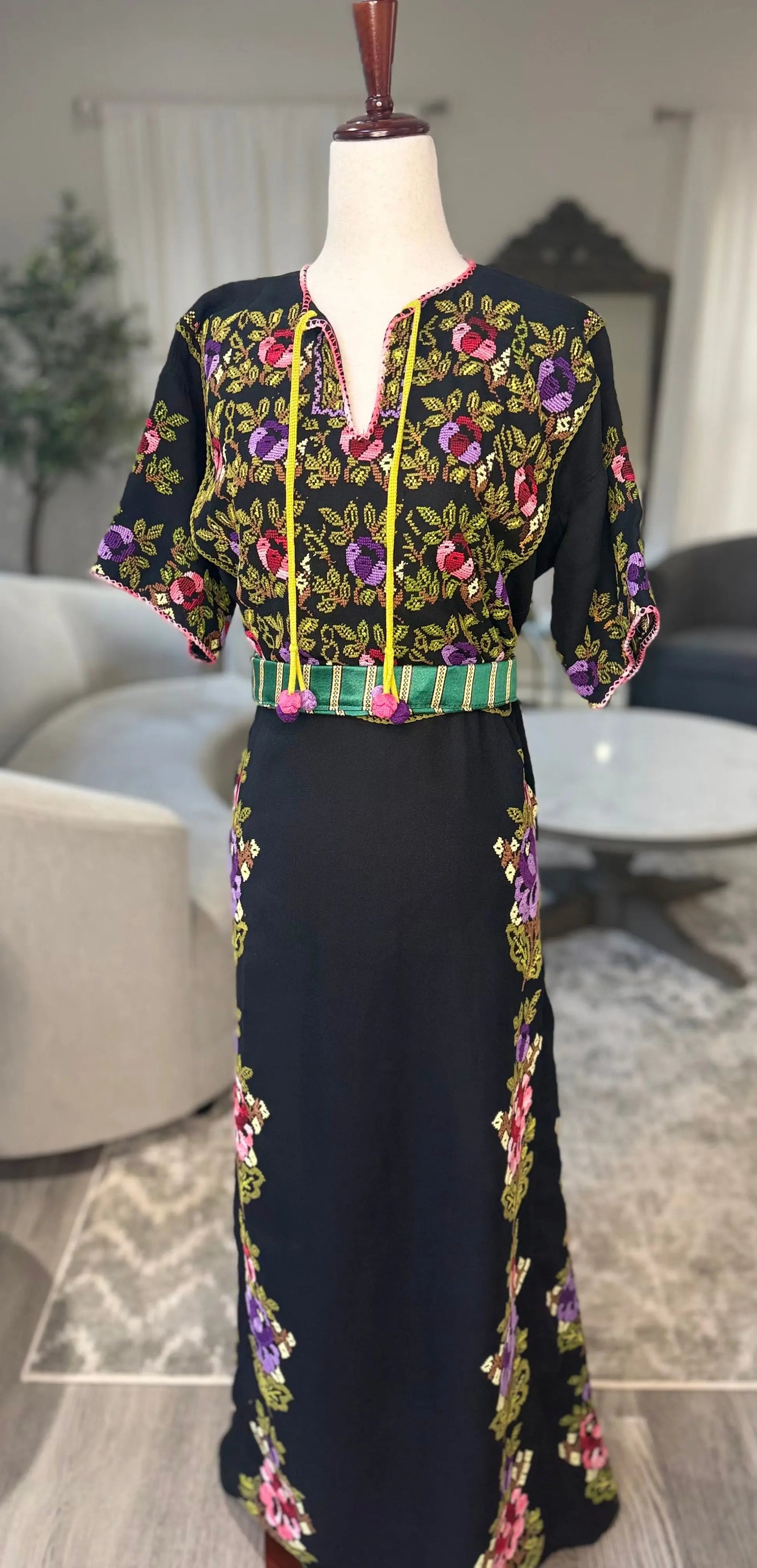 Black Floral Short Sleeve. Thoub Zunnar Sitty