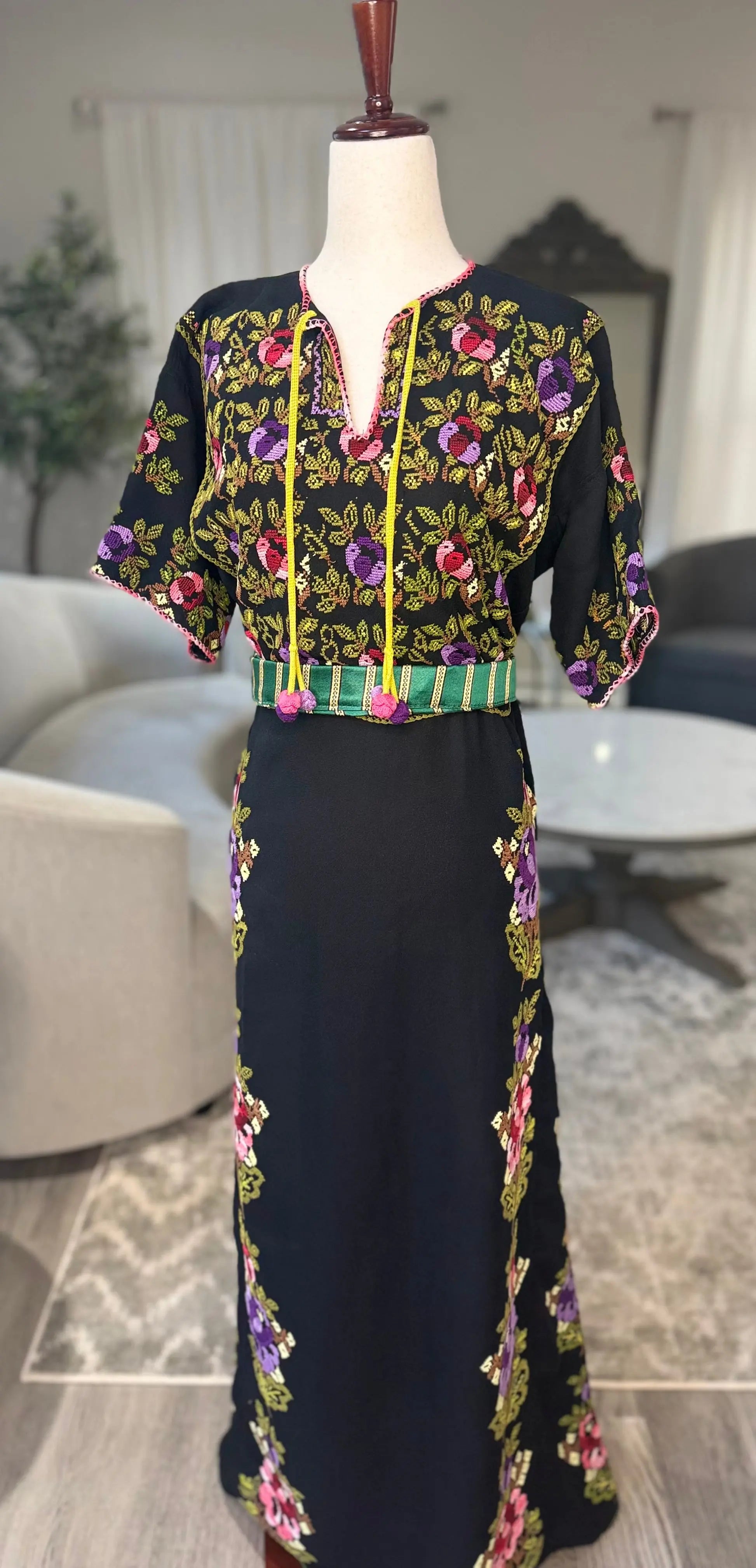 Black Floral Short Sleeve. Thoub Zunnar Sitty