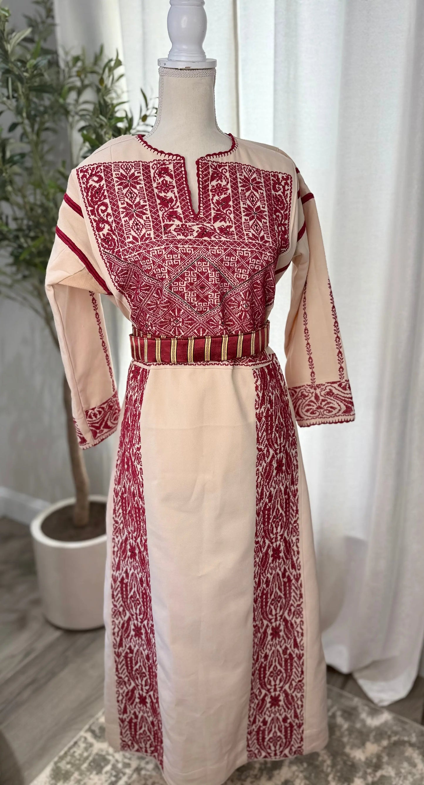 Cream and Red Thoub Zunnar Sitty