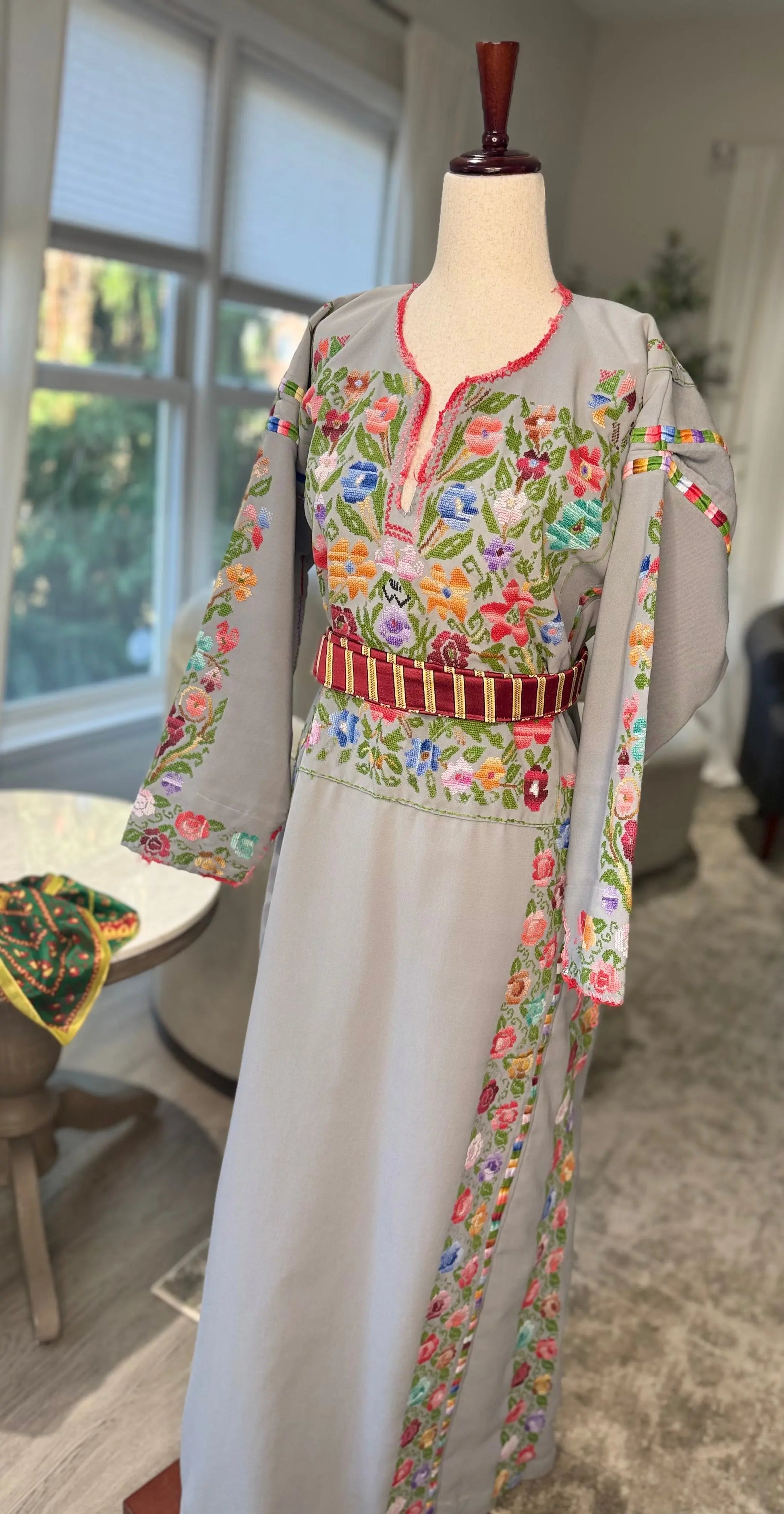 Grey Floral Thoub Zunnar Sitty