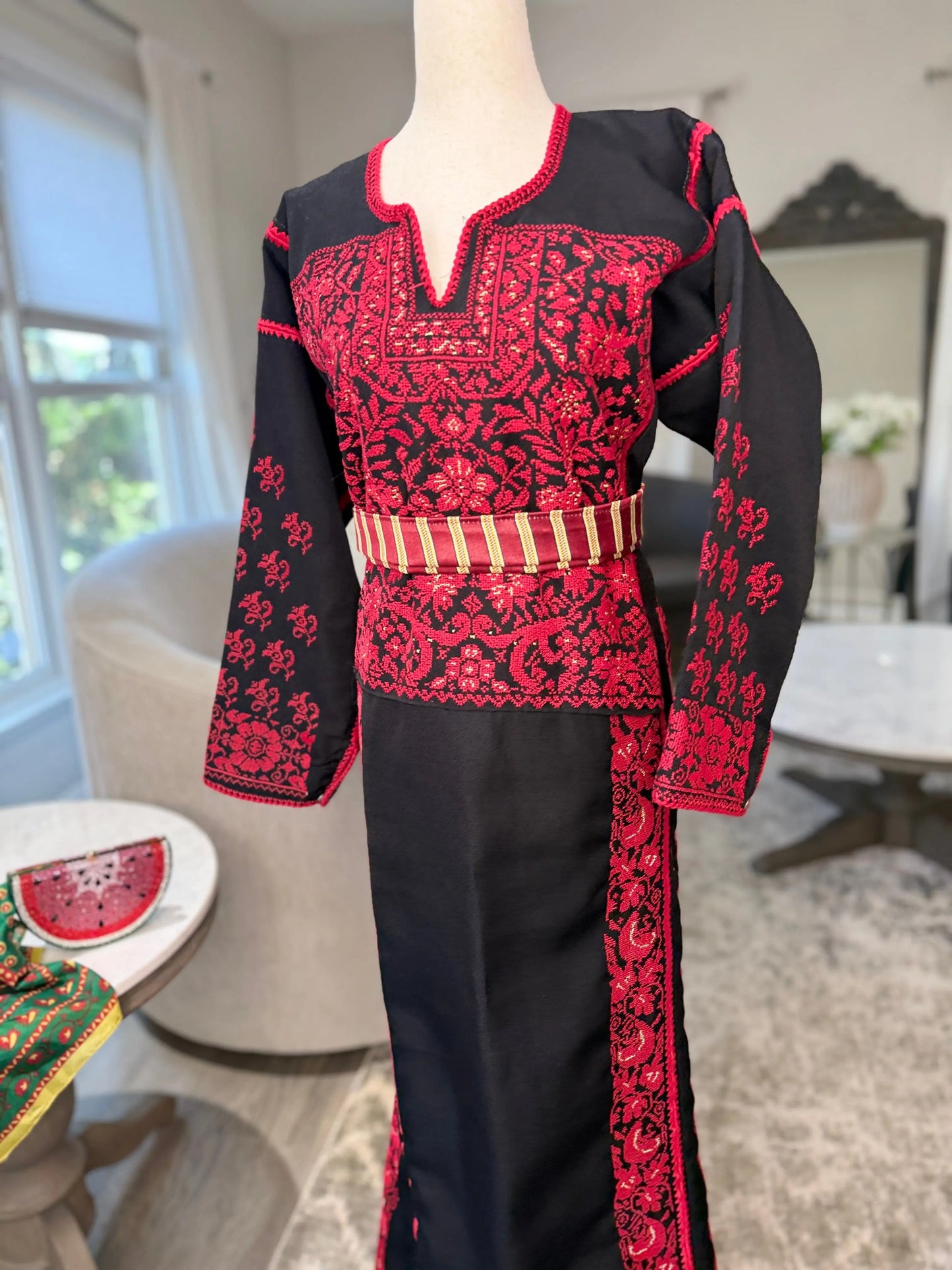 Black and Red Thoub Zunnar Sitty