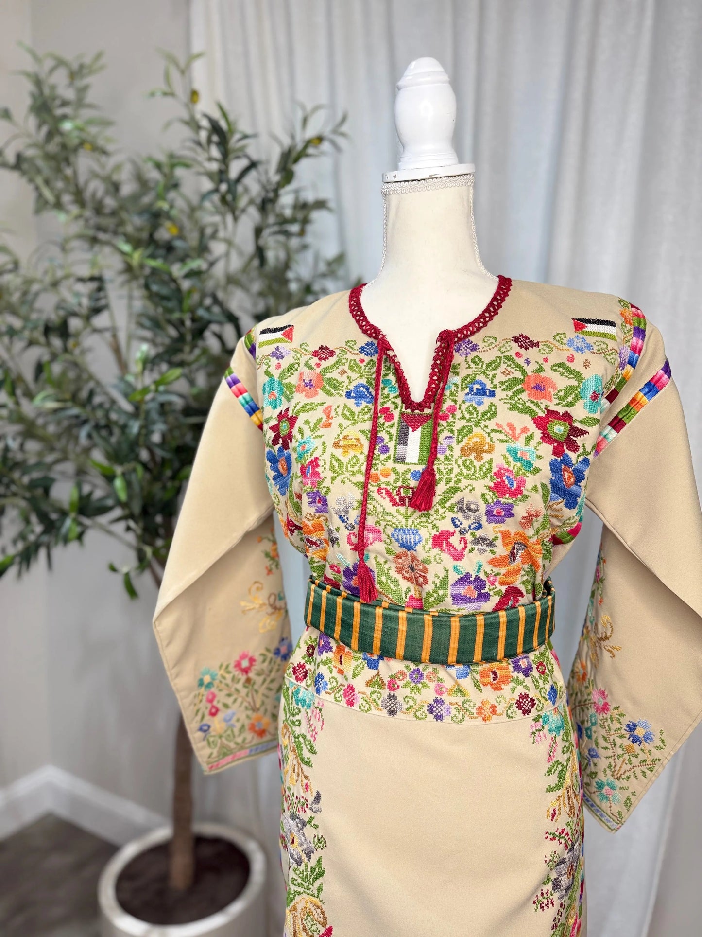 Cream Floral Thoub Zunnar Sitty