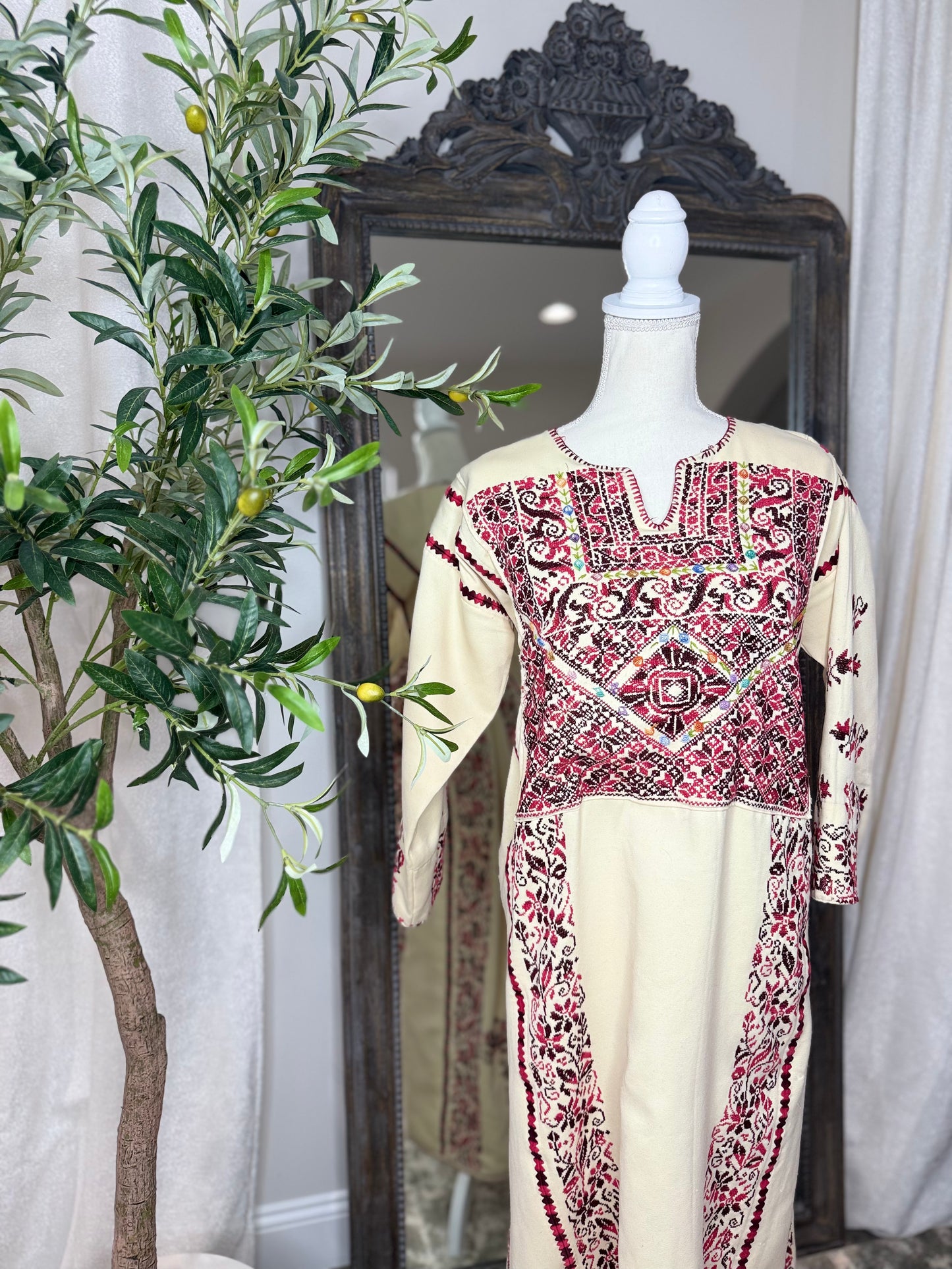 Cream and Red Thoub Zunnar Sitty