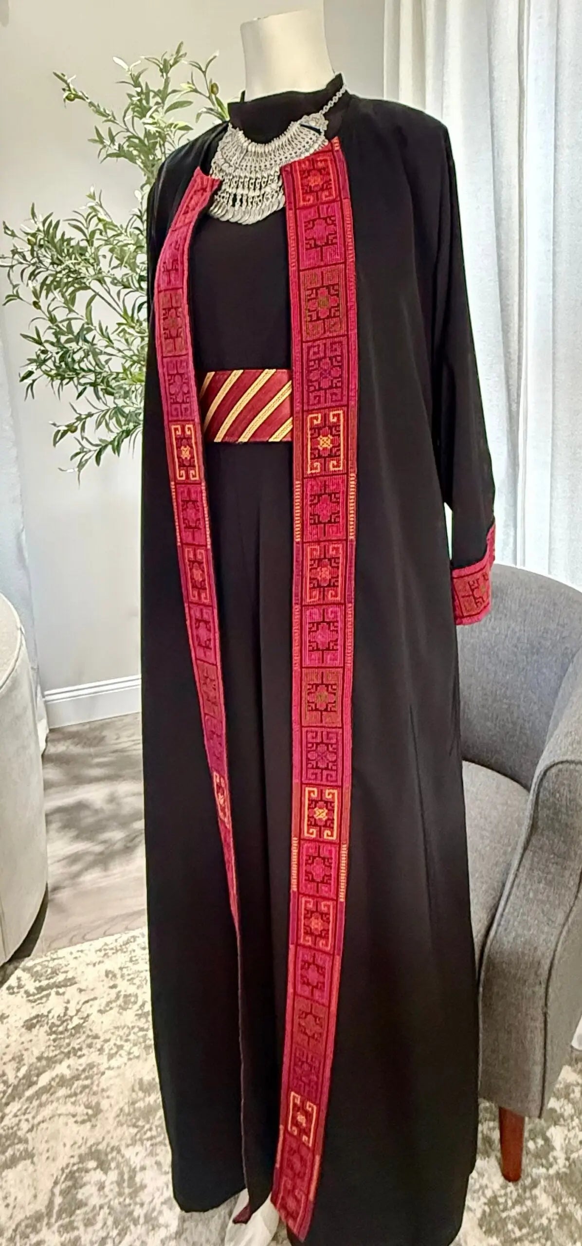 Hand stitched Abaya Zunnar Sitty