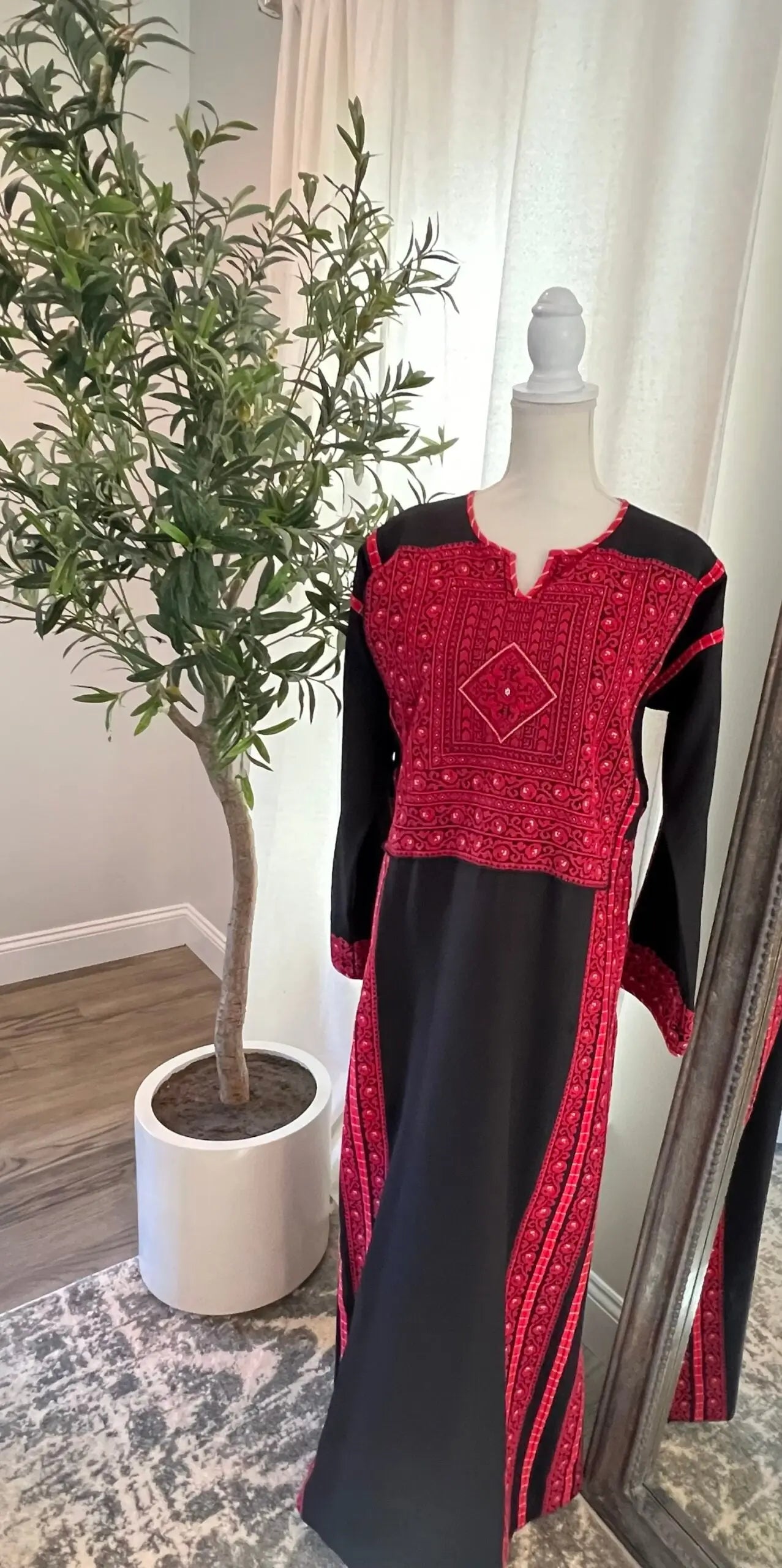 Black and Red Thoub - Zunnar Sitty
